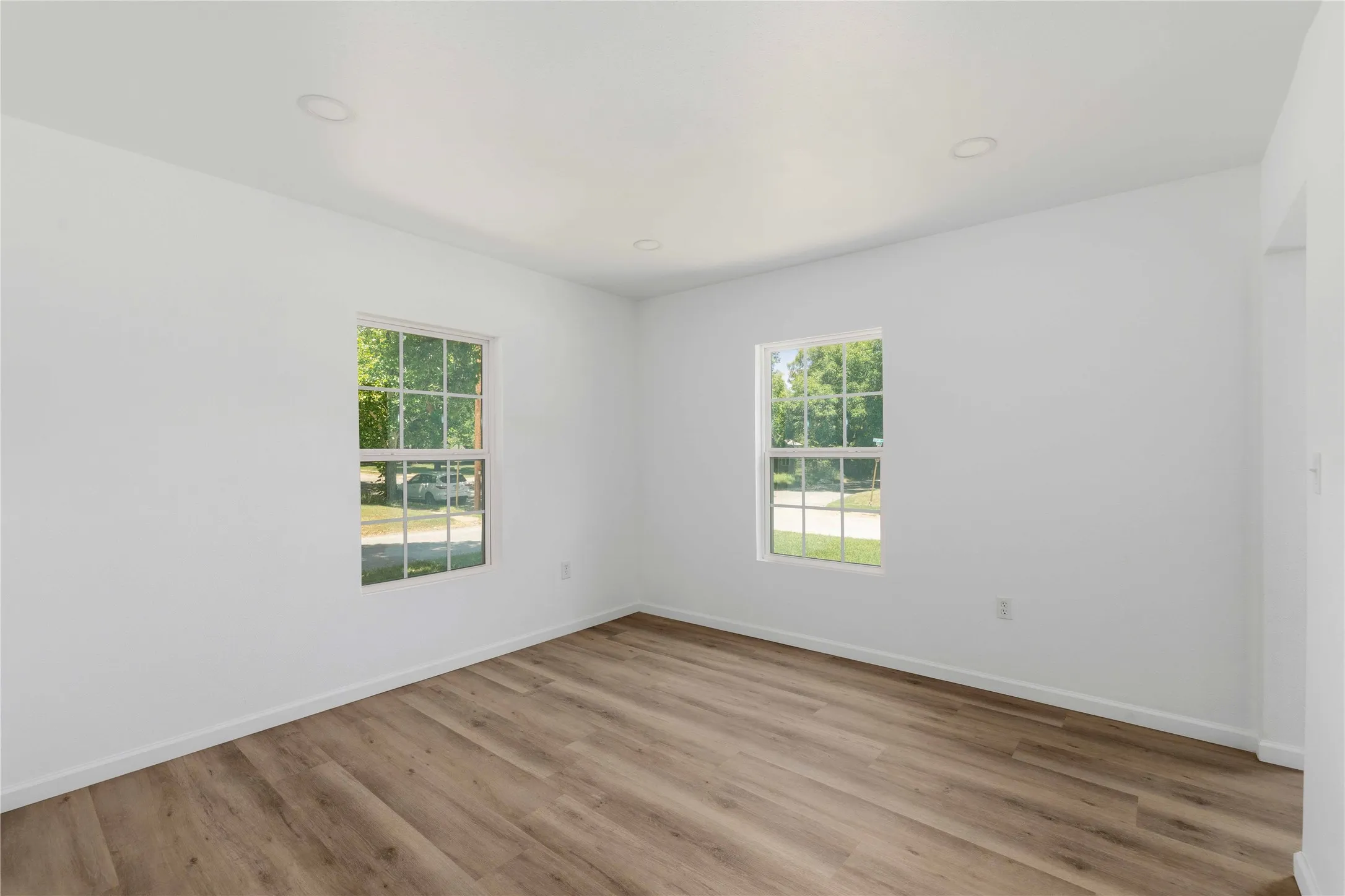 Single Family Residence For Sale in Brown County , 2201 Vincent Street, Brownwood, Texas 76801, 3 Bedroom, 3 Bathroom, Garage spaces, 2,543 Sqft, built in 1940, mls#21334213, Real Estate Agent in Brownwood, Homes For Sale in Brown county, Homes For Sale in Brownwood, Realtor in Brownwood Texas, Real Estate Brokerage Independent Realty Texas, Luminita Cordes Realtor