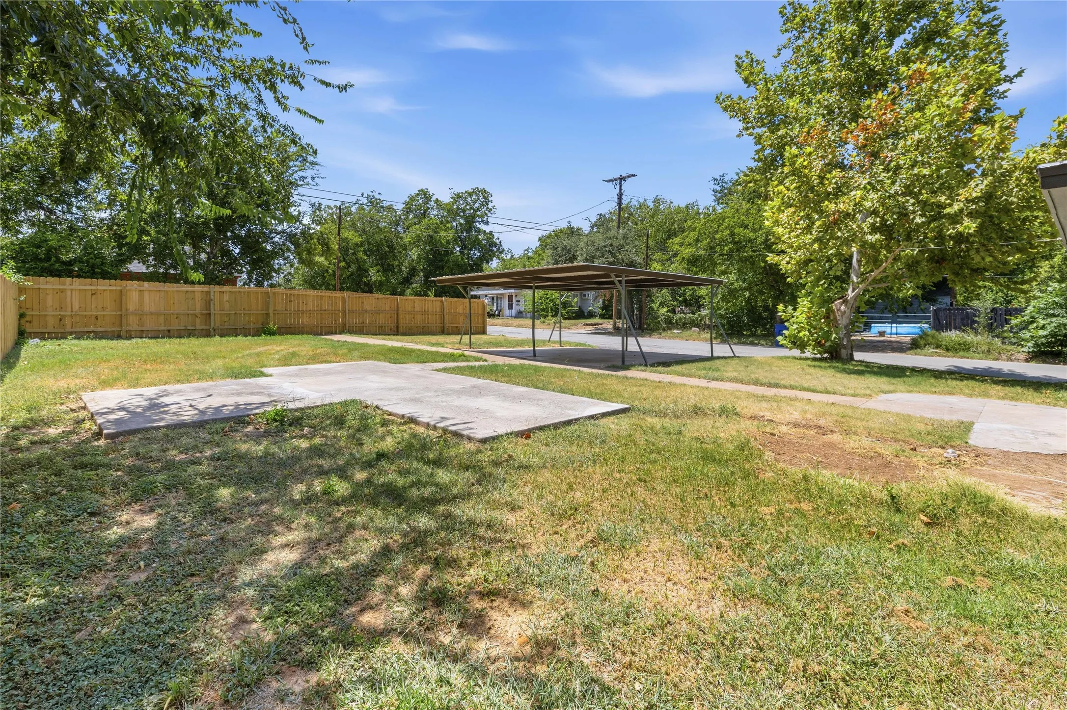 Single Family Residence For Sale in Brown County , 2201 Vincent Street, Brownwood, Texas 76801, 3 Bedroom, 3 Bathroom, Garage spaces, 2,543 Sqft, built in 1940, mls#21334213, Real Estate Agent in Brownwood, Homes For Sale in Brown county, Homes For Sale in Brownwood, Realtor in Brownwood Texas, Real Estate Brokerage Independent Realty Texas, Luminita Cordes Realtor