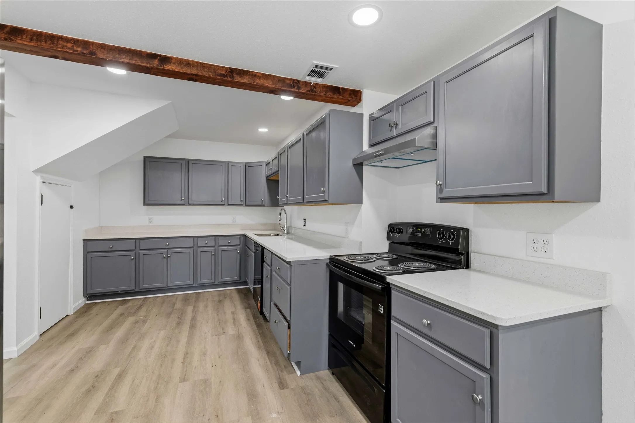 Single Family Residence For Sale in Brown County , 2201 Vincent Street, Brownwood, Texas 76801, 3 Bedroom, 3 Bathroom, Garage spaces, 2,543 Sqft, built in 1940, mls#21334213, Real Estate Agent in Brownwood, Homes For Sale in Brown county, Homes For Sale in Brownwood, Realtor in Brownwood Texas, Real Estate Brokerage Independent Realty Texas, Luminita Cordes Realtor