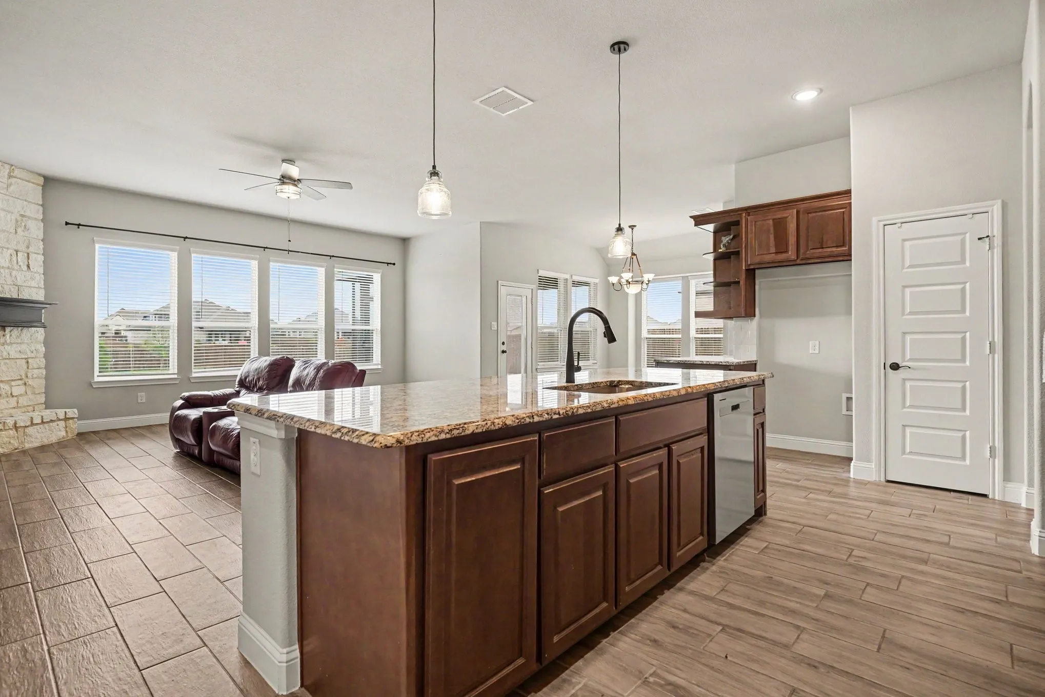 Single Family Residence For Sale in Johnson County , 12601 Panther Creek Drive, Godley, Texas 76044, 4 Bedroom, 3 Bathroom, 2 Garage spaces, 2,622 Sqft, built in 2022, mls#21330802, Real Estate Agent in Godley, Homes For Sale in Johnson county, Homes For Sale in Godley, Realtor in Godley Texas, Real Estate Brokerage Independent Realty Texas, Luminita Cordes Realtor