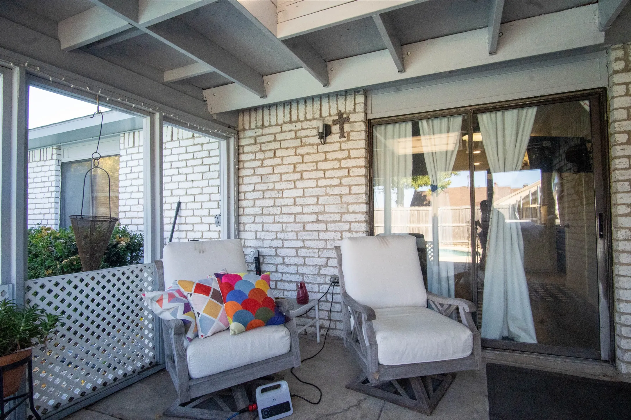 Single Family Residence For Sale in Collin County , 829 Cambridge Drive, Plano, Texas 75023, 3 Bedrooms, 2 Bathrooms, 2 Garage spaces, 1,544 Sqft, built in 1979, Price $380,000, mls#21334182, Real Estate Agent in Plano, Homes For Sale in Collin county, Homes For Sale in Plano, Realtor in Plano Texas, Real Estate Brokerage Independent Realty Texas, Luminita Cordes Realtor