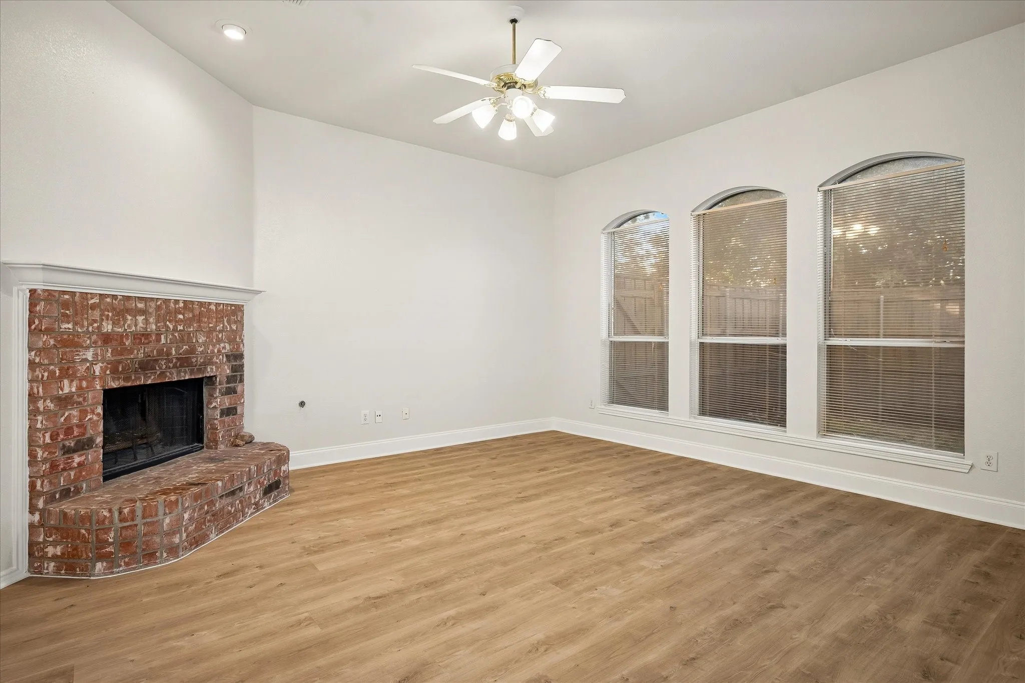 Single Family Residence For Rent in Collin County , 10610 Stone Falls Lane, Frisco, Texas 75035, 4 Bedroom, 2 Bathroom, 2 Garage spaces, 2,169 Sqft, built in 1998, mls#21334194, Real Estate Agent in Frisco, Homes For Rent in Collin county, Homes For Rent in Frisco, Realtor in Frisco Texas, Real Estate Brokerage Independent Realty Texas, Luminita Cordes Realtor