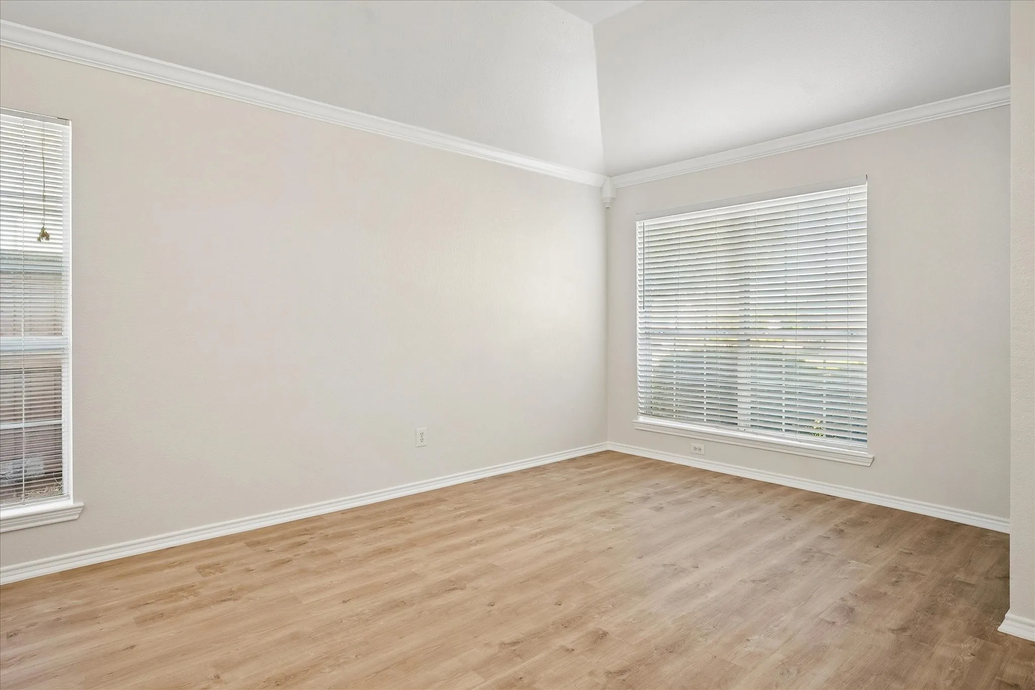 Single Family Residence For Rent in Collin County , 10610 Stone Falls Lane, Frisco, Texas 75035, 4 Bedroom, 2 Bathroom, 2 Garage spaces, 2,169 Sqft, built in 1998, mls#21334194, Real Estate Agent in Frisco, Homes For Rent in Collin county, Homes For Rent in Frisco, Realtor in Frisco Texas, Real Estate Brokerage Independent Realty Texas, Luminita Cordes Realtor