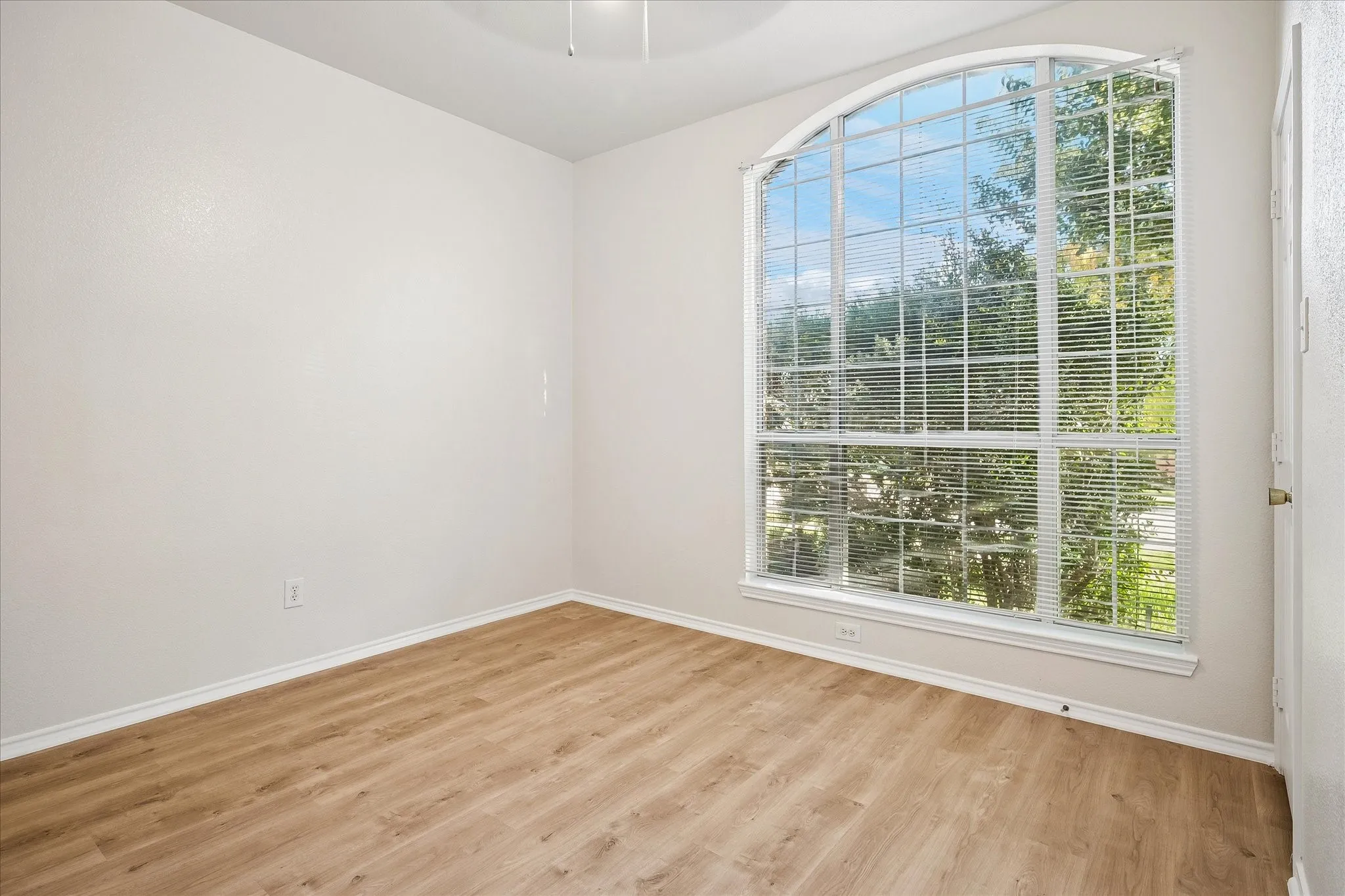 Single Family Residence For Rent in Collin County , 10610 Stone Falls Lane, Frisco, Texas 75035, 4 Bedroom, 2 Bathroom, 2 Garage spaces, 2,169 Sqft, built in 1998, mls#21334194, Real Estate Agent in Frisco, Homes For Rent in Collin county, Homes For Rent in Frisco, Realtor in Frisco Texas, Real Estate Brokerage Independent Realty Texas, Luminita Cordes Realtor