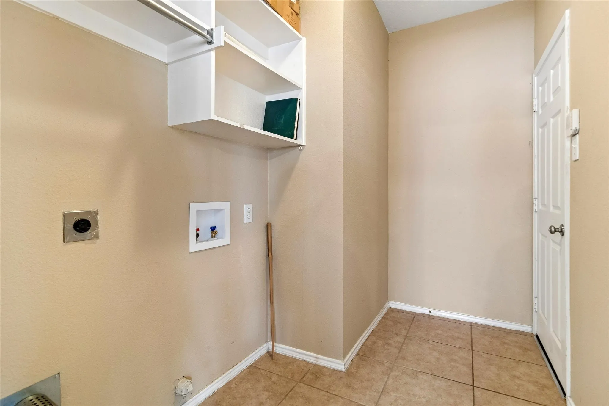 Single Family Residence For Rent in Collin County , 10610 Stone Falls Lane, Frisco, Texas 75035, 4 Bedroom, 2 Bathroom, 2 Garage spaces, 2,169 Sqft, built in 1998, mls#21334194, Real Estate Agent in Frisco, Homes For Rent in Collin county, Homes For Rent in Frisco, Realtor in Frisco Texas, Real Estate Brokerage Independent Realty Texas, Luminita Cordes Realtor