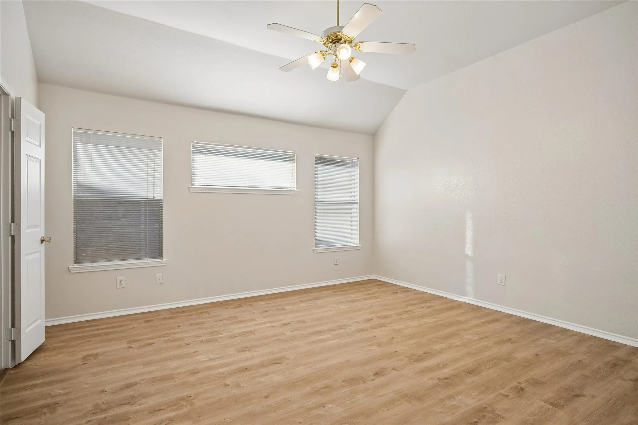 Single Family Residence For Rent in Collin County , 10610 Stone Falls Lane, Frisco, Texas 75035, 4 Bedroom, 2 Bathroom, 2 Garage spaces, 2,169 Sqft, built in 1998, mls#21334194, Real Estate Agent in Frisco, Homes For Rent in Collin county, Homes For Rent in Frisco, Realtor in Frisco Texas, Real Estate Brokerage Independent Realty Texas, Luminita Cordes Realtor