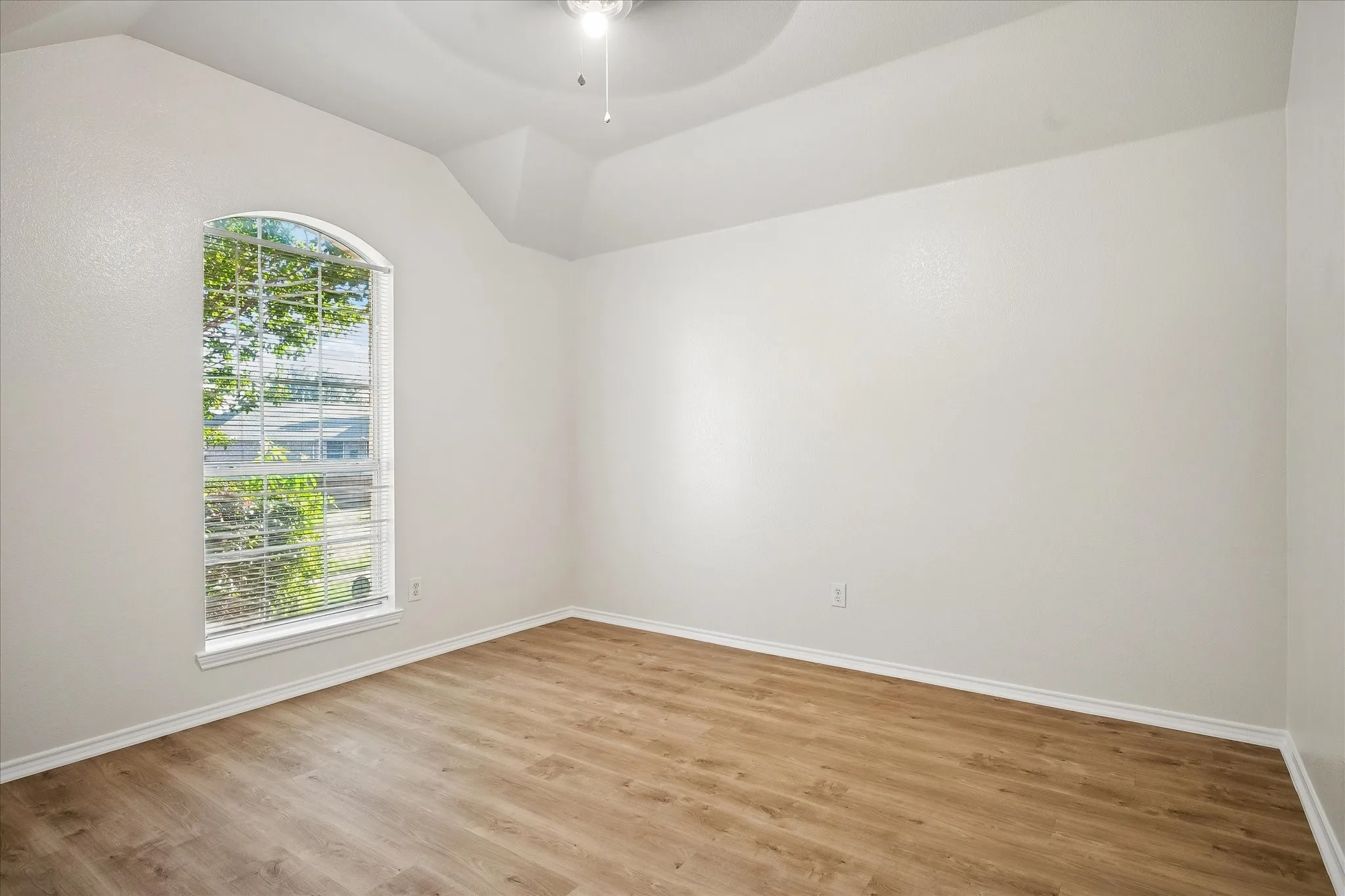 Single Family Residence For Rent in Collin County , 10610 Stone Falls Lane, Frisco, Texas 75035, 4 Bedroom, 2 Bathroom, 2 Garage spaces, 2,169 Sqft, built in 1998, mls#21334194, Real Estate Agent in Frisco, Homes For Rent in Collin county, Homes For Rent in Frisco, Realtor in Frisco Texas, Real Estate Brokerage Independent Realty Texas, Luminita Cordes Realtor