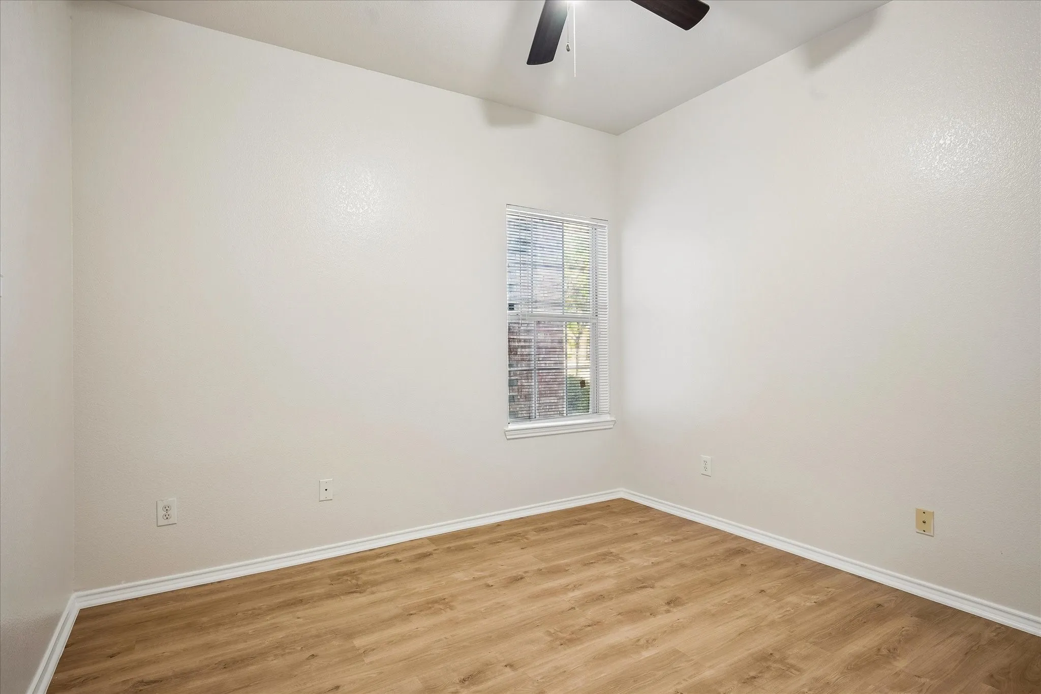 Single Family Residence For Rent in Collin County , 10610 Stone Falls Lane, Frisco, Texas 75035, 4 Bedroom, 2 Bathroom, 2 Garage spaces, 2,169 Sqft, built in 1998, mls#21334194, Real Estate Agent in Frisco, Homes For Rent in Collin county, Homes For Rent in Frisco, Realtor in Frisco Texas, Real Estate Brokerage Independent Realty Texas, Luminita Cordes Realtor