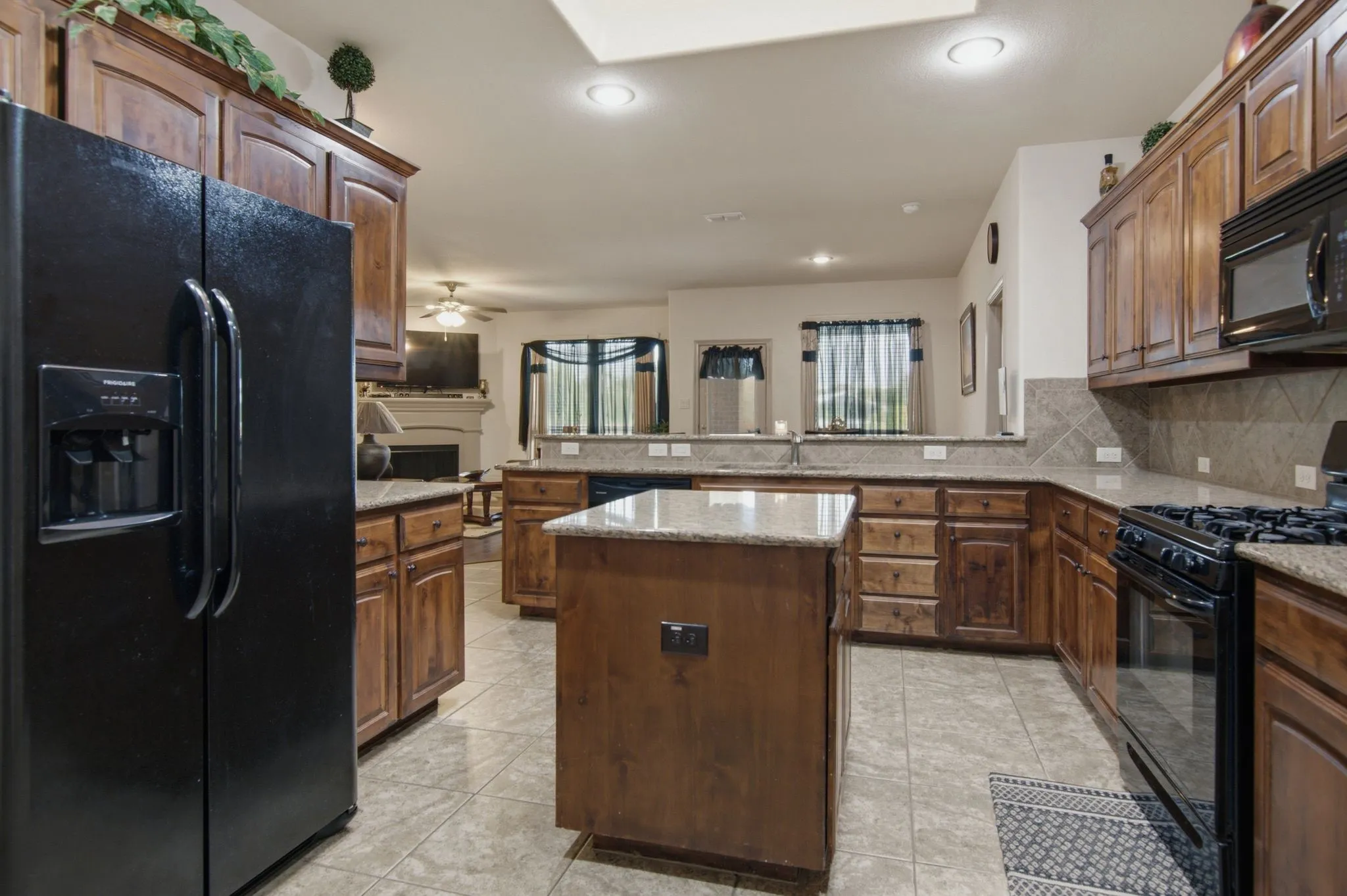 Single Family Residence For Sale in Tarrant County , 2444 Half Moon Bay Lane, Fort Worth, Texas 76177, 3 Bedroom, 2 Bathroom, 3 Garage spaces, 1,864 Sqft, built in 2014, mls#21332682, Real Estate Agent in Fort Worth, Homes For Sale in Tarrant county, Homes For Sale in Fort Worth, Realtor in Fort Worth Texas, Real Estate Brokerage Independent Realty Texas, Luminita Cordes Realtor