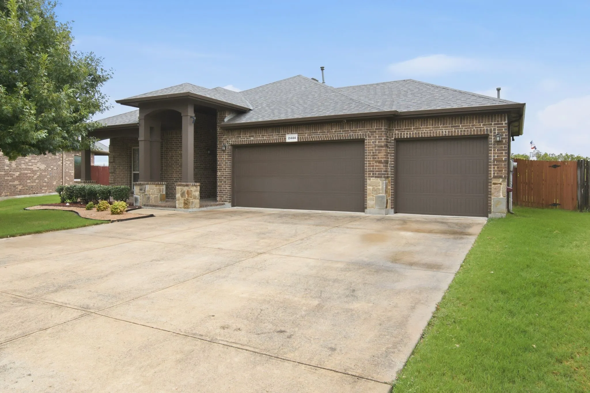 Single Family Residence For Sale in Tarrant County , 2444 Half Moon Bay Lane, Fort Worth, Texas 76177, 3 Bedroom, 2 Bathroom, 3 Garage spaces, 1,864 Sqft, built in 2014, mls#21332682, Real Estate Agent in Fort Worth, Homes For Sale in Tarrant county, Homes For Sale in Fort Worth, Realtor in Fort Worth Texas, Real Estate Brokerage Independent Realty Texas, Luminita Cordes Realtor
