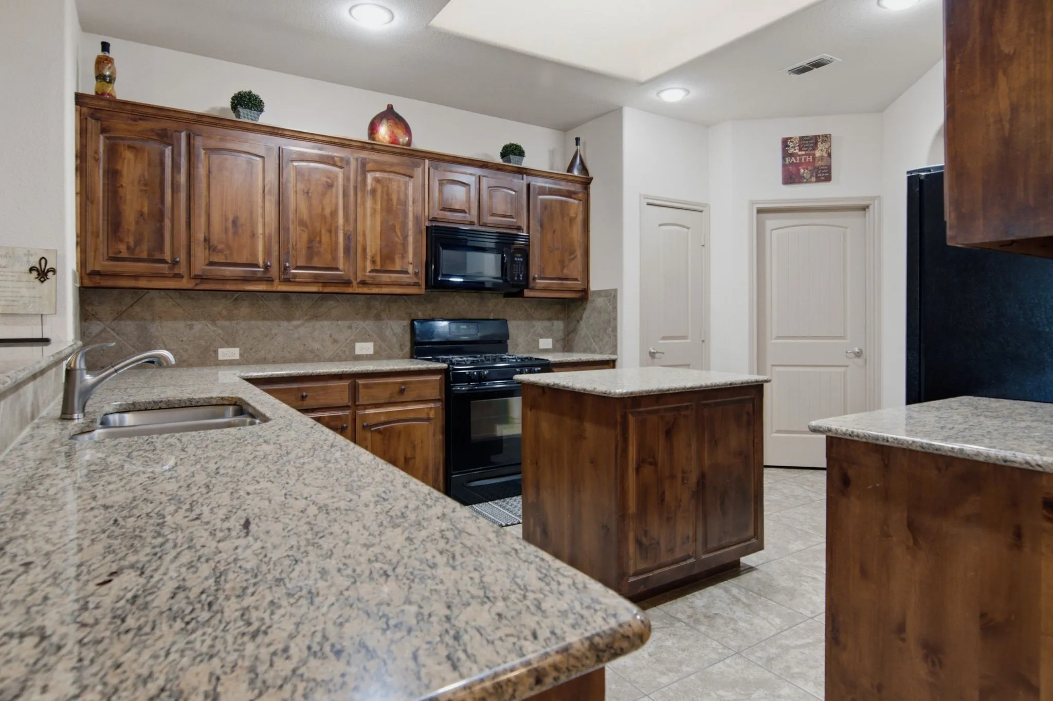 Single Family Residence For Sale in Tarrant County , 2444 Half Moon Bay Lane, Fort Worth, Texas 76177, 3 Bedroom, 2 Bathroom, 3 Garage spaces, 1,864 Sqft, built in 2014, mls#21332682, Real Estate Agent in Fort Worth, Homes For Sale in Tarrant county, Homes For Sale in Fort Worth, Realtor in Fort Worth Texas, Real Estate Brokerage Independent Realty Texas, Luminita Cordes Realtor