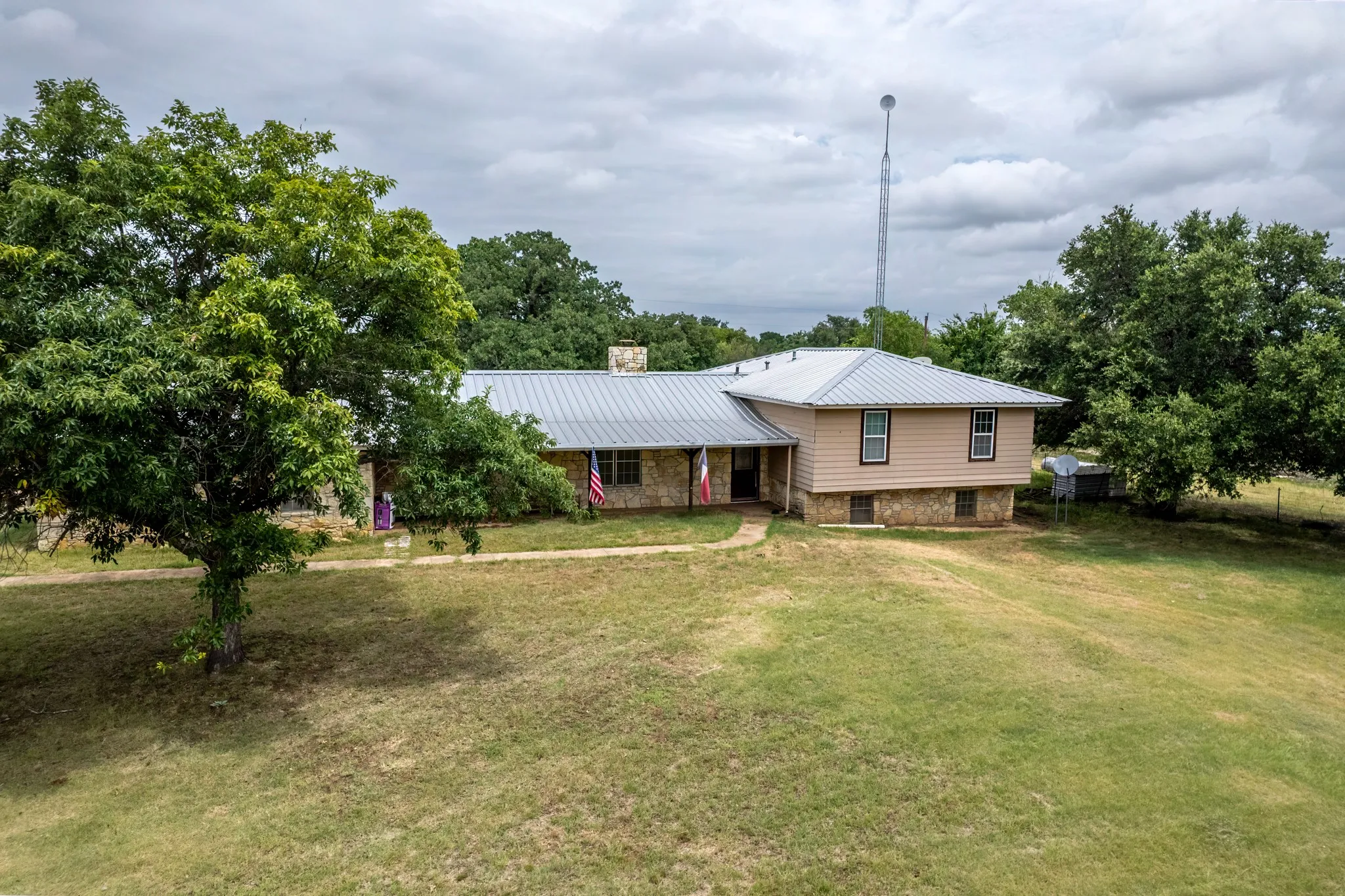 Farm For Sale in Erath County , 301 County Road 214, Hico, Texas 76457, 3 Bedroom, 3 Bathroom, Garage spaces, 2,952 Sqft, built in 1990, mls#21334200, Real Estate Agent in Hico, Homes For Sale in Erath county, Homes For Sale in Hico, Realtor in Hico Texas, Real Estate Brokerage Independent Realty Texas, Luminita Cordes Realtor