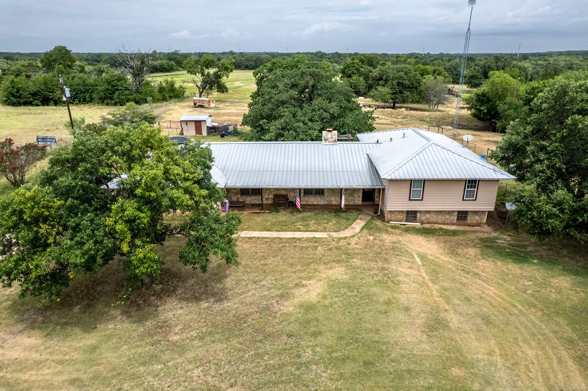 Farm For Sale in Erath County , 301 County Road 214, Hico, Texas 76457, 3 Bedroom, 3 Bathroom, Garage spaces, 2,952 Sqft, built in 1990, mls#21334200, Real Estate Agent in Hico, Homes For Sale in Erath county, Homes For Sale in Hico, Realtor in Hico Texas, Real Estate Brokerage Independent Realty Texas, Luminita Cordes Realtor