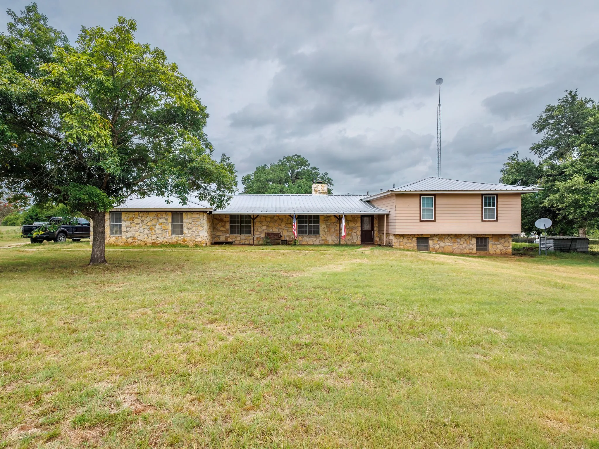 Farm For Sale in Erath County , 301 County Road 214, Hico, Texas 76457, 3 Bedroom, 3 Bathroom, Garage spaces, 2,952 Sqft, built in 1990, mls#21334200, Real Estate Agent in Hico, Homes For Sale in Erath county, Homes For Sale in Hico, Realtor in Hico Texas, Real Estate Brokerage Independent Realty Texas, Luminita Cordes Realtor
