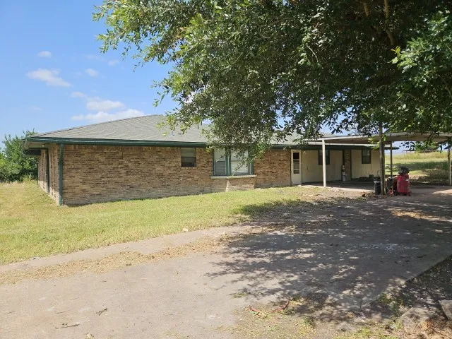 Single Family Residence For Sale in Collin County , 4057 County Road 599, Farmersville, Texas 75442, 4 Bedroom, 3 Bathroom, Garage spaces, 2,057 Sqft, built in 1983, mls#21334234, Real Estate Agent in Farmersville, Homes For Sale in Collin county, Homes For Sale in Farmersville, Realtor in Farmersville Texas, Real Estate Brokerage Independent Realty Texas, Luminita Cordes Realtor