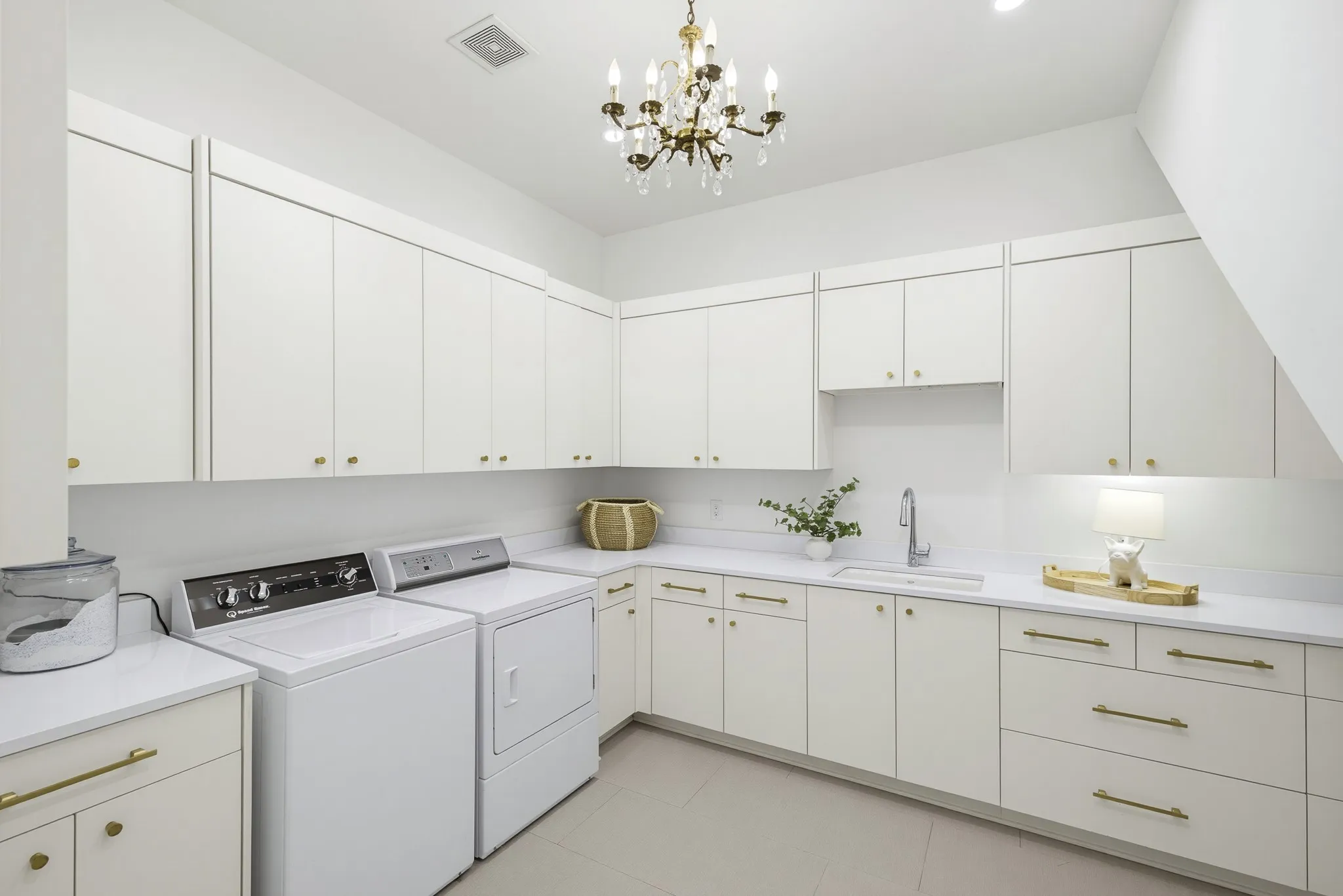 Single Family Residence For Sale in Tarrant County , 6665 Trinity Heights Boulevard, Fort Worth, Texas 76132, 4 Bedroom, 6 Bathroom, 7 Garage spaces, 9,270 Sqft, built in 1999, mls#21330665, Real Estate Agent in Fort Worth, Homes For Sale in Tarrant county, Homes For Sale in Fort Worth, Realtor in Fort Worth Texas, Real Estate Brokerage Independent Realty Texas, Luminita Cordes Realtor