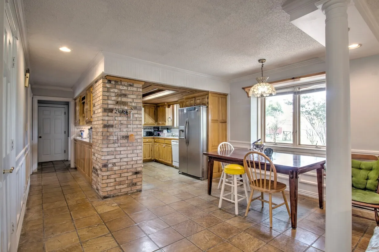 Single Family Residence For Sale in Grayson County , 516 Stark Lane, Sherman, Texas 75090, 4 Bedroom, 3 Bathroom, 2 Garage spaces, 2,820 Sqft, built in 1980, mls#21331959, Real Estate Agent in Sherman, Homes For Sale in Grayson county, Homes For Sale in Sherman, Realtor in Sherman Texas, Real Estate Brokerage Independent Realty Texas, Luminita Cordes Realtor