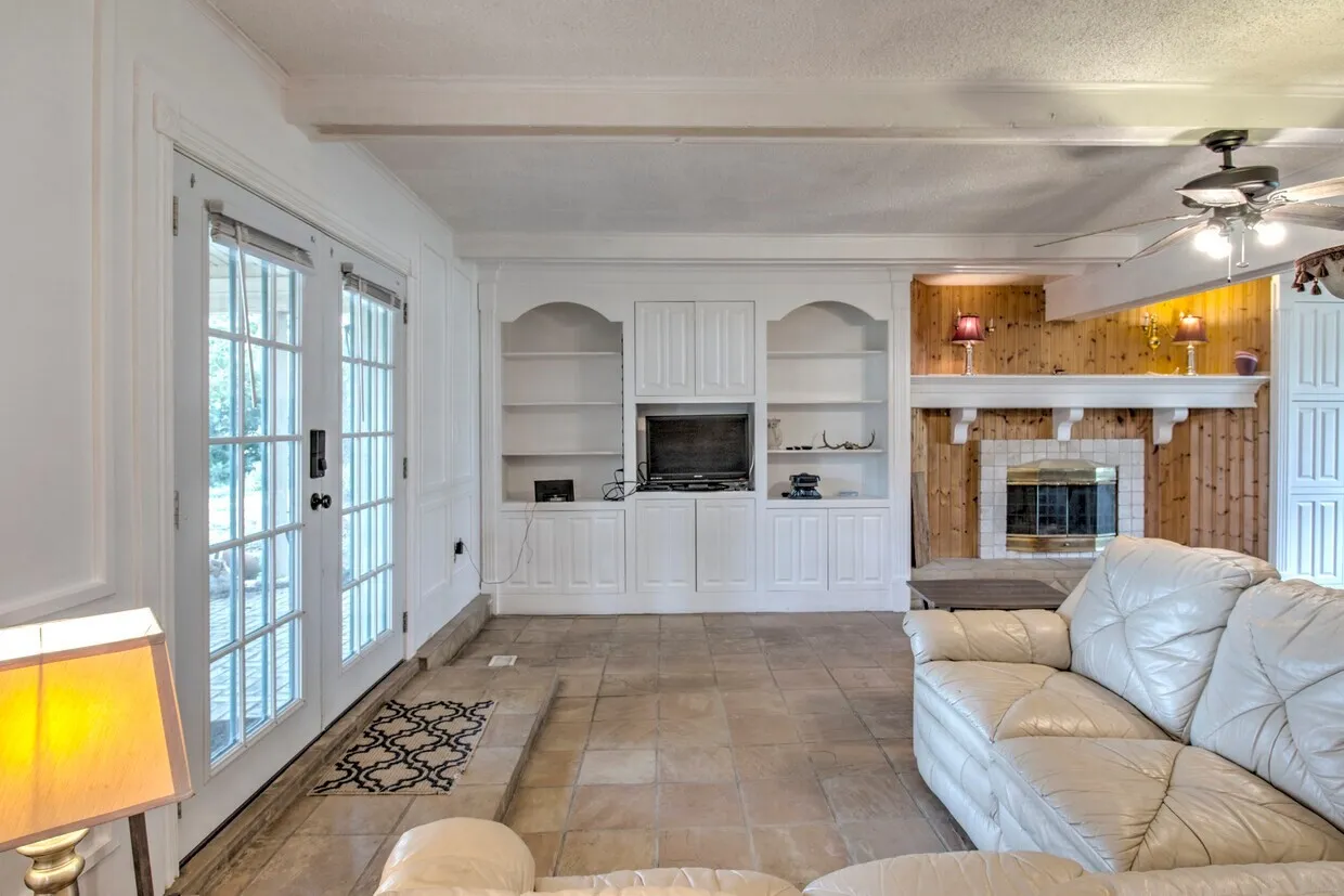 Single Family Residence For Sale in Grayson County , 516 Stark Lane, Sherman, Texas 75090, 4 Bedroom, 3 Bathroom, 2 Garage spaces, 2,820 Sqft, built in 1980, mls#21331959, Real Estate Agent in Sherman, Homes For Sale in Grayson county, Homes For Sale in Sherman, Realtor in Sherman Texas, Real Estate Brokerage Independent Realty Texas, Luminita Cordes Realtor