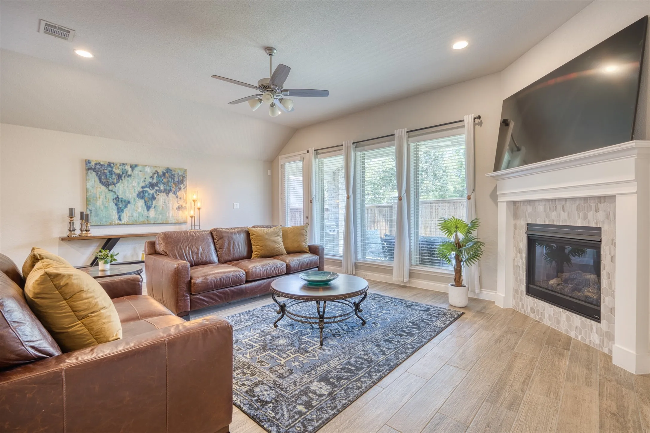 Single Family Residence For Sale in Denton County , 321 Foxthorne Way, Little Elm, Texas 75068, 4 Bedroom, 3 Bathroom, 2 Garage spaces, 2,511 Sqft, built in 2020, mls#21326562, Real Estate Agent in Little Elm, Homes For Sale in Denton county, Homes For Sale in Little Elm, Realtor in Little Elm Texas, Real Estate Brokerage Independent Realty Texas, Luminita Cordes Realtor