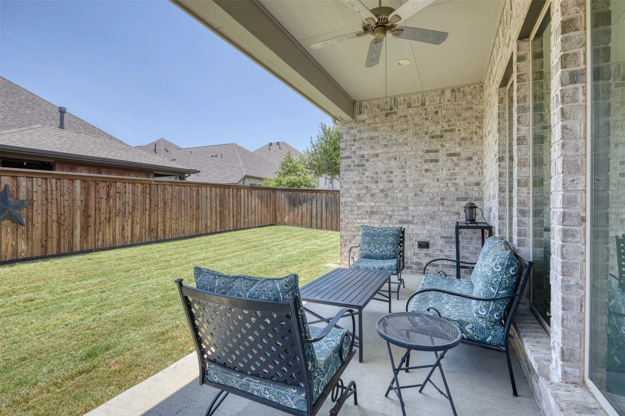 Single Family Residence For Sale in Denton County , 321 Foxthorne Way, Little Elm, Texas 75068, 4 Bedroom, 3 Bathroom, 2 Garage spaces, 2,511 Sqft, built in 2020, mls#21326562, Real Estate Agent in Little Elm, Homes For Sale in Denton county, Homes For Sale in Little Elm, Realtor in Little Elm Texas, Real Estate Brokerage Independent Realty Texas, Luminita Cordes Realtor