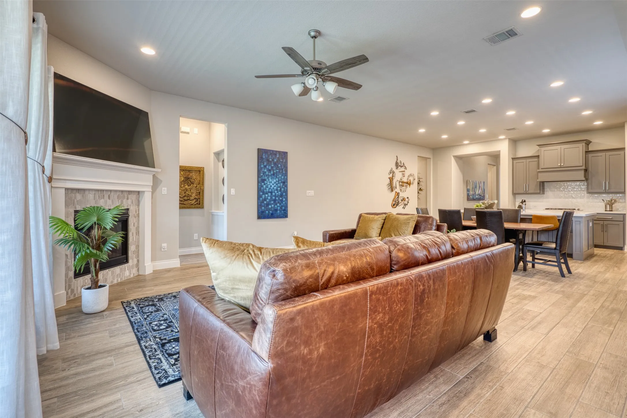 Single Family Residence For Sale in Denton County , 321 Foxthorne Way, Little Elm, Texas 75068, 4 Bedroom, 3 Bathroom, 2 Garage spaces, 2,511 Sqft, built in 2020, mls#21326562, Real Estate Agent in Little Elm, Homes For Sale in Denton county, Homes For Sale in Little Elm, Realtor in Little Elm Texas, Real Estate Brokerage Independent Realty Texas, Luminita Cordes Realtor