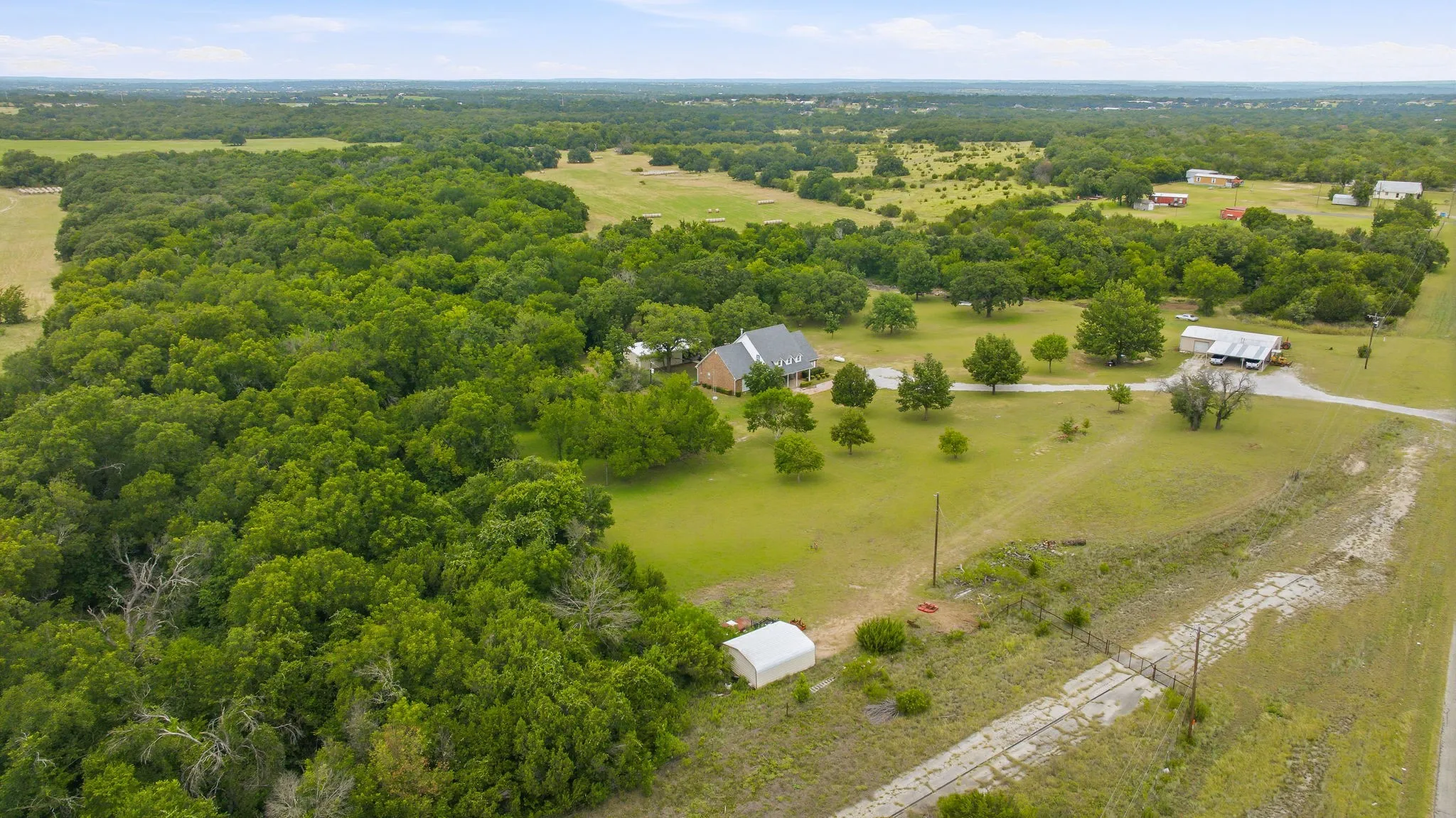 Single Family Residence For Sale in Erath County , 7835 N US Highway 377, Stephenville, Texas 76401, 4 Bedroom, 2 Bathroom, Garage spaces, 2,384 Sqft, built in 1994, mls#21334206, Real Estate Agent in Stephenville, Homes For Sale in Erath county, Homes For Sale in Stephenville, Realtor in Stephenville Texas, Real Estate Brokerage Independent Realty Texas, Luminita Cordes Realtor