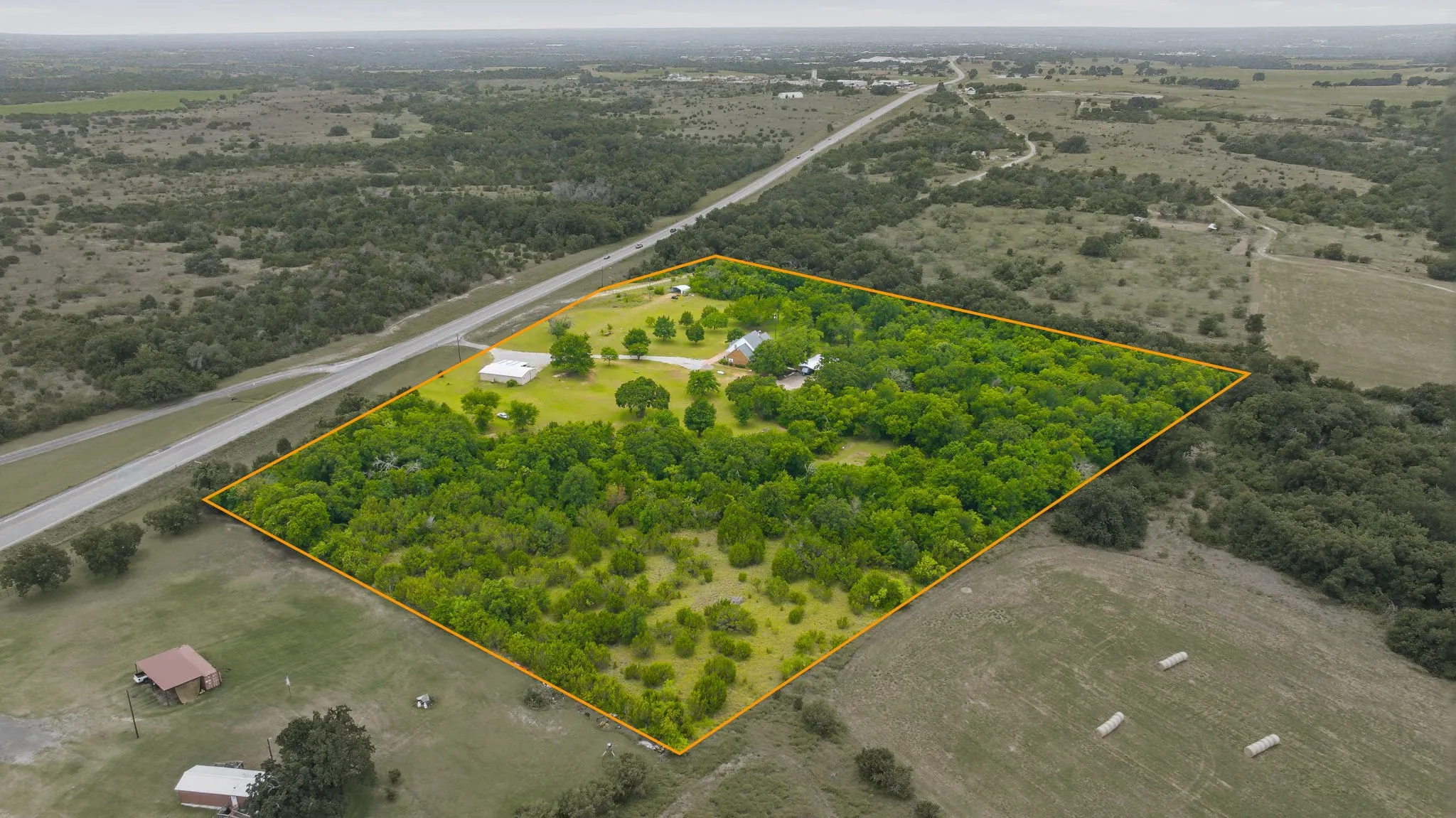 Single Family Residence For Sale in Erath County , 7835 N US Highway 377, Stephenville, Texas 76401, 4 Bedroom, 2 Bathroom, Garage spaces, 2,384 Sqft, built in 1994, mls#21334206, Real Estate Agent in Stephenville, Homes For Sale in Erath county, Homes For Sale in Stephenville, Realtor in Stephenville Texas, Real Estate Brokerage Independent Realty Texas, Luminita Cordes Realtor