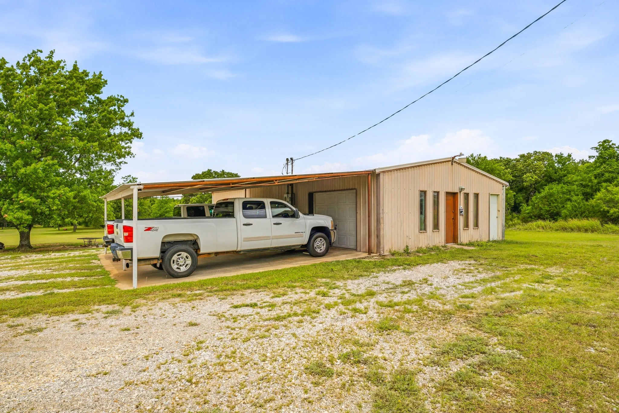 Single Family Residence For Sale in Erath County , 7835 N US Highway 377, Stephenville, Texas 76401, 4 Bedroom, 2 Bathroom, Garage spaces, 2,384 Sqft, built in 1994, mls#21334206, Real Estate Agent in Stephenville, Homes For Sale in Erath county, Homes For Sale in Stephenville, Realtor in Stephenville Texas, Real Estate Brokerage Independent Realty Texas, Luminita Cordes Realtor