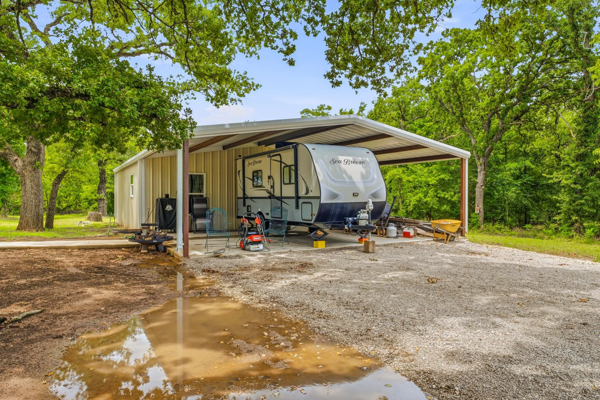 Single Family Residence For Sale in Erath County , 7835 N US Highway 377, Stephenville, Texas 76401, 4 Bedroom, 2 Bathroom, Garage spaces, 2,384 Sqft, built in 1994, mls#21334206, Real Estate Agent in Stephenville, Homes For Sale in Erath county, Homes For Sale in Stephenville, Realtor in Stephenville Texas, Real Estate Brokerage Independent Realty Texas, Luminita Cordes Realtor