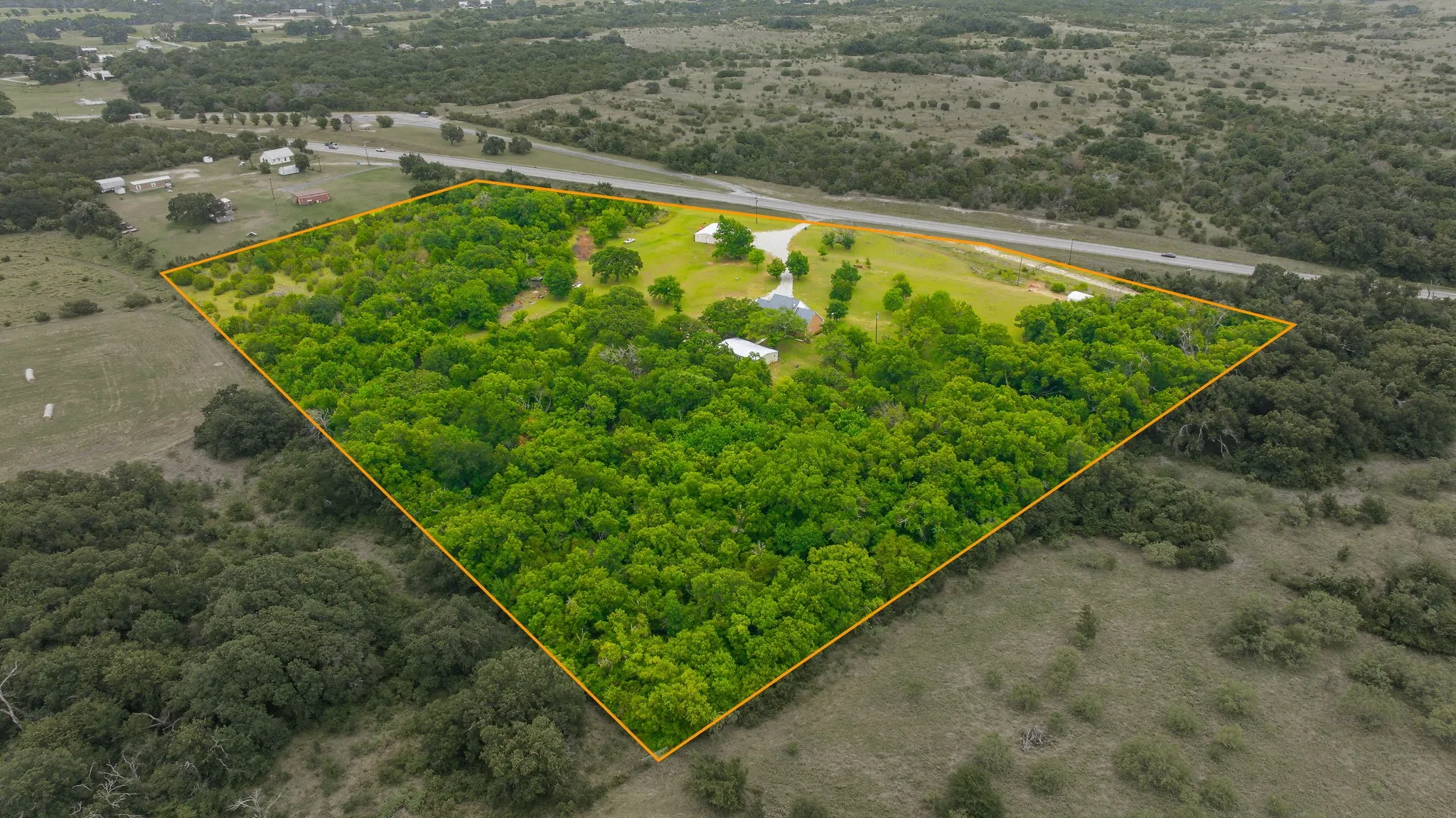 Single Family Residence For Sale in Erath County , 7835 N US Highway 377, Stephenville, Texas 76401, 4 Bedroom, 2 Bathroom, Garage spaces, 2,384 Sqft, built in 1994, mls#21334206, Real Estate Agent in Stephenville, Homes For Sale in Erath county, Homes For Sale in Stephenville, Realtor in Stephenville Texas, Real Estate Brokerage Independent Realty Texas, Luminita Cordes Realtor