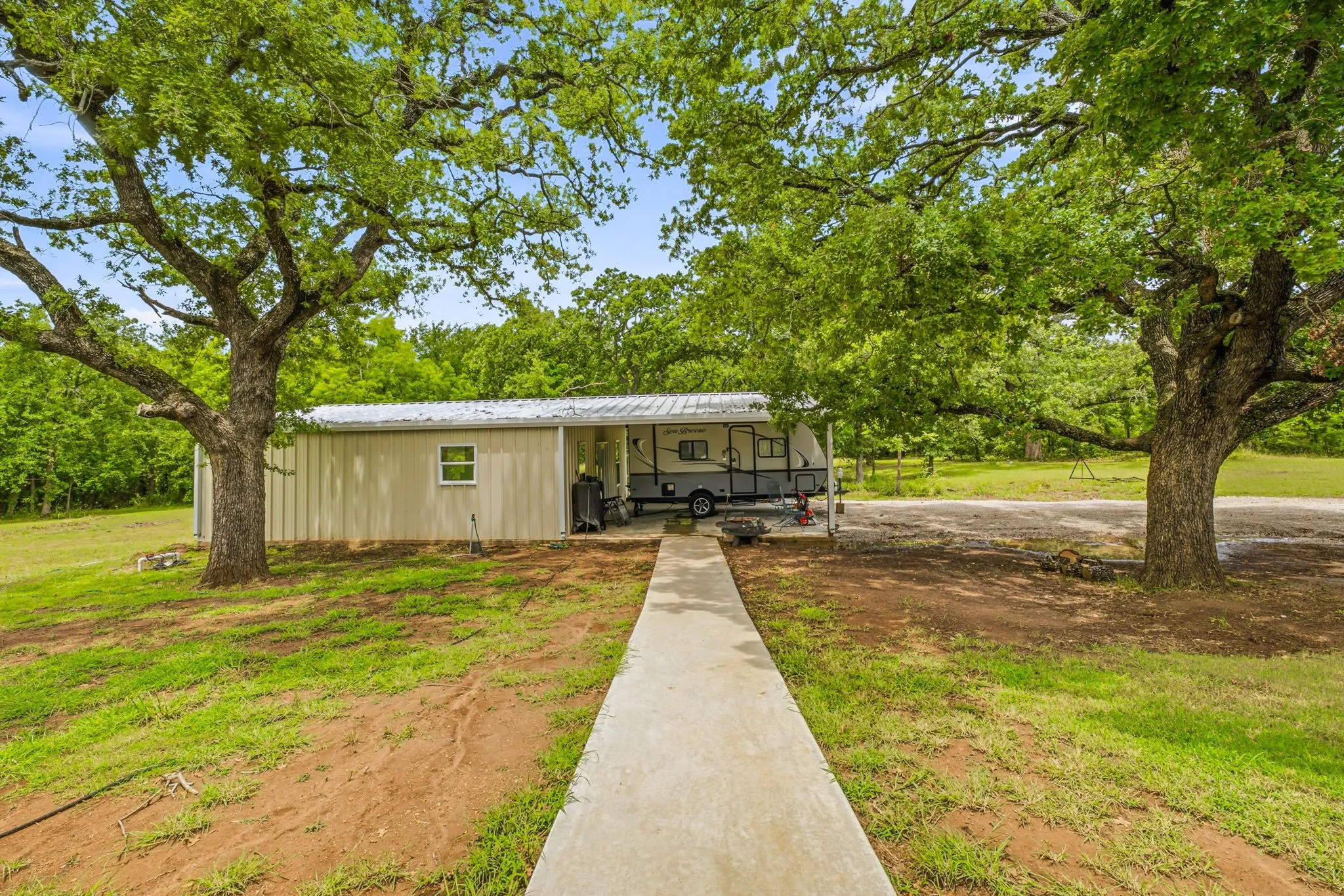 Single Family Residence For Sale in Erath County , 7835 N US Highway 377, Stephenville, Texas 76401, 4 Bedroom, 2 Bathroom, Garage spaces, 2,384 Sqft, built in 1994, mls#21334206, Real Estate Agent in Stephenville, Homes For Sale in Erath county, Homes For Sale in Stephenville, Realtor in Stephenville Texas, Real Estate Brokerage Independent Realty Texas, Luminita Cordes Realtor