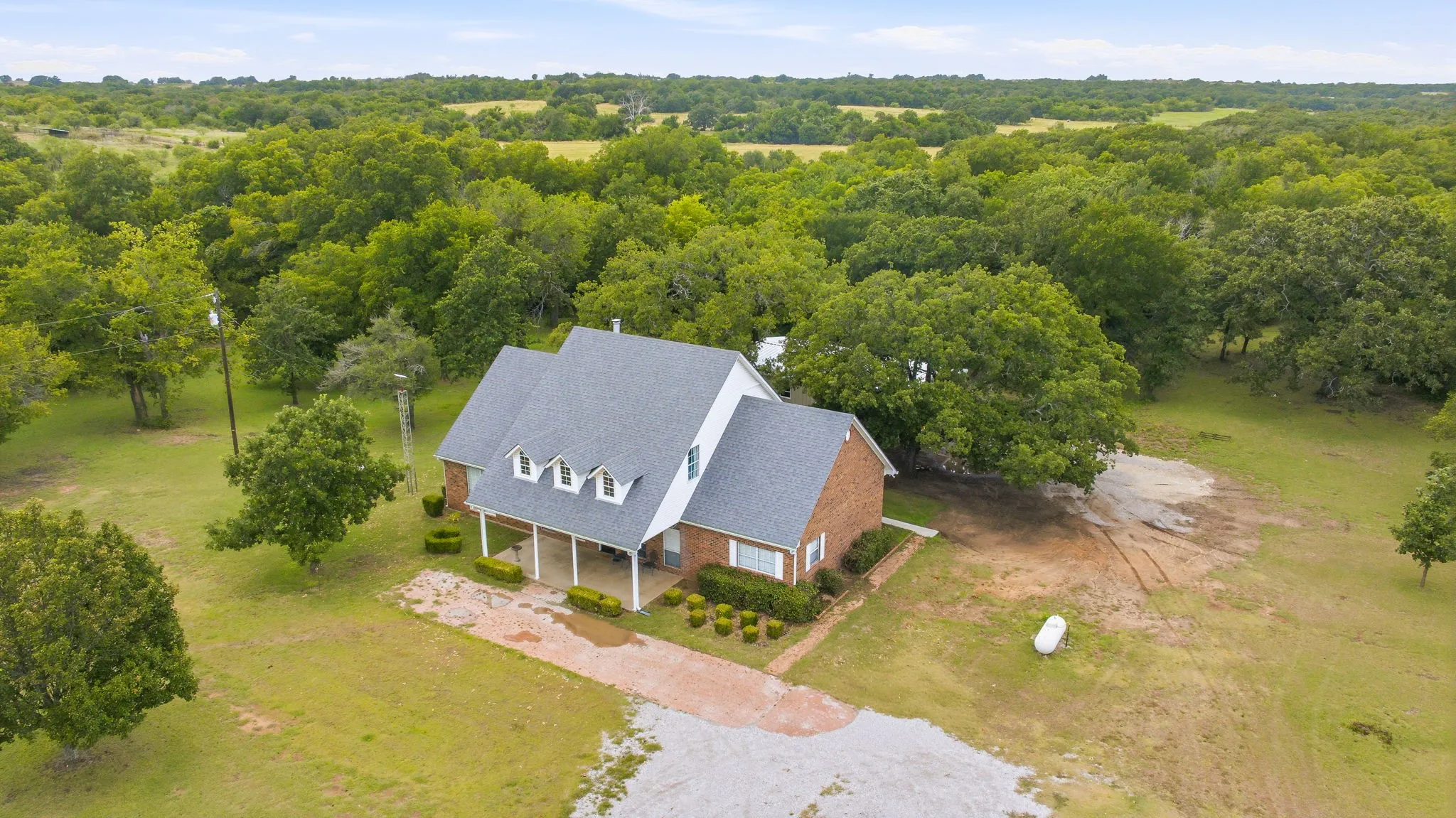 Single Family Residence For Sale in Erath County , 7835 N US Highway 377, Stephenville, Texas 76401, 4 Bedroom, 2 Bathroom, Garage spaces, 2,384 Sqft, built in 1994, mls#21334206, Real Estate Agent in Stephenville, Homes For Sale in Erath county, Homes For Sale in Stephenville, Realtor in Stephenville Texas, Real Estate Brokerage Independent Realty Texas, Luminita Cordes Realtor