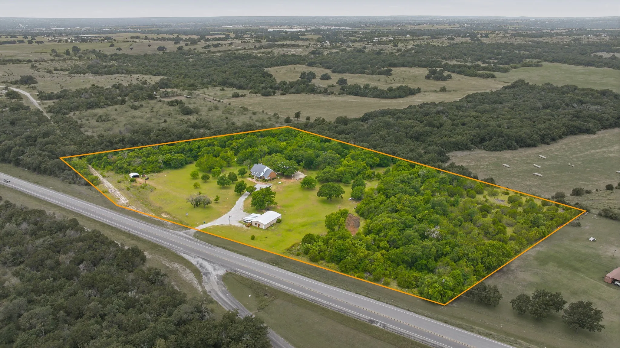 Single Family Residence For Sale in Erath County , 7835 N US Highway 377, Stephenville, Texas 76401, 4 Bedroom, 2 Bathroom, Garage spaces, 2,384 Sqft, built in 1994, mls#21334206, Real Estate Agent in Stephenville, Homes For Sale in Erath county, Homes For Sale in Stephenville, Realtor in Stephenville Texas, Real Estate Brokerage Independent Realty Texas, Luminita Cordes Realtor
