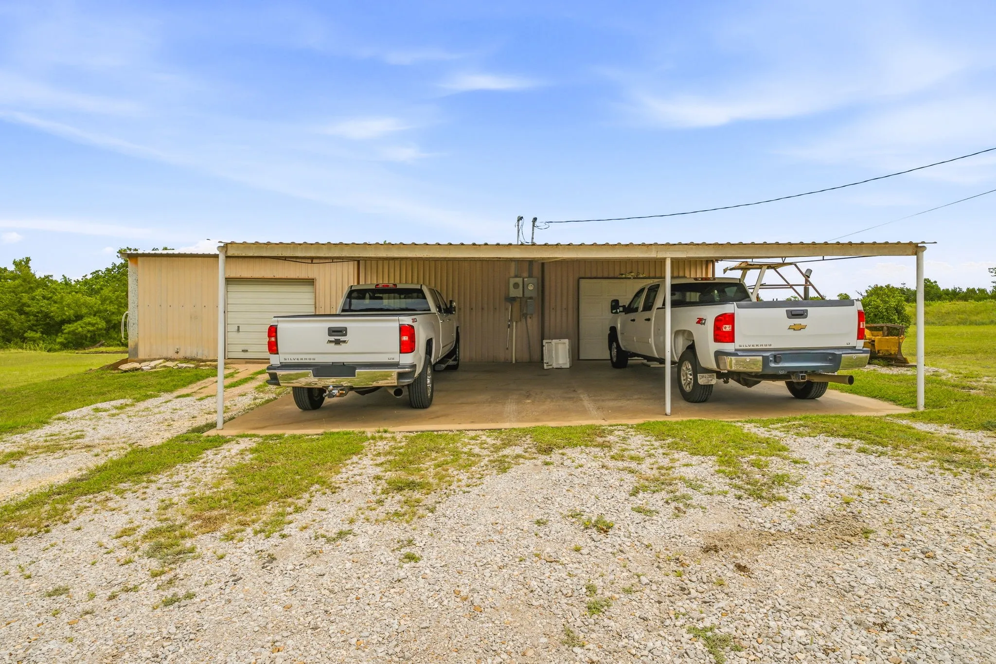 Single Family Residence For Sale in Erath County , 7835 N US Highway 377, Stephenville, Texas 76401, 4 Bedroom, 2 Bathroom, Garage spaces, 2,384 Sqft, built in 1994, mls#21334206, Real Estate Agent in Stephenville, Homes For Sale in Erath county, Homes For Sale in Stephenville, Realtor in Stephenville Texas, Real Estate Brokerage Independent Realty Texas, Luminita Cordes Realtor