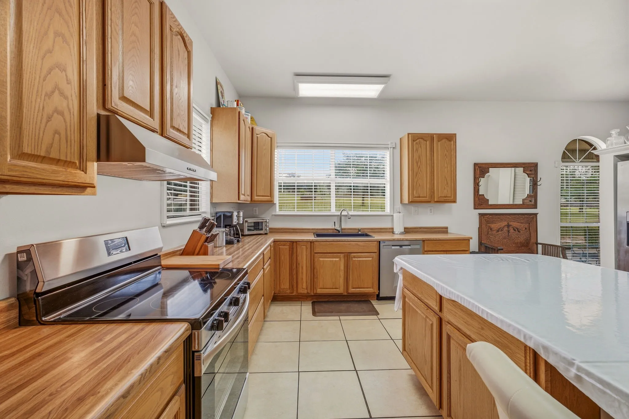 Single Family Residence For Sale in Erath County , 7835 N US Highway 377, Stephenville, Texas 76401, 4 Bedroom, 2 Bathroom, Garage spaces, 2,384 Sqft, built in 1994, mls#21334206, Real Estate Agent in Stephenville, Homes For Sale in Erath county, Homes For Sale in Stephenville, Realtor in Stephenville Texas, Real Estate Brokerage Independent Realty Texas, Luminita Cordes Realtor