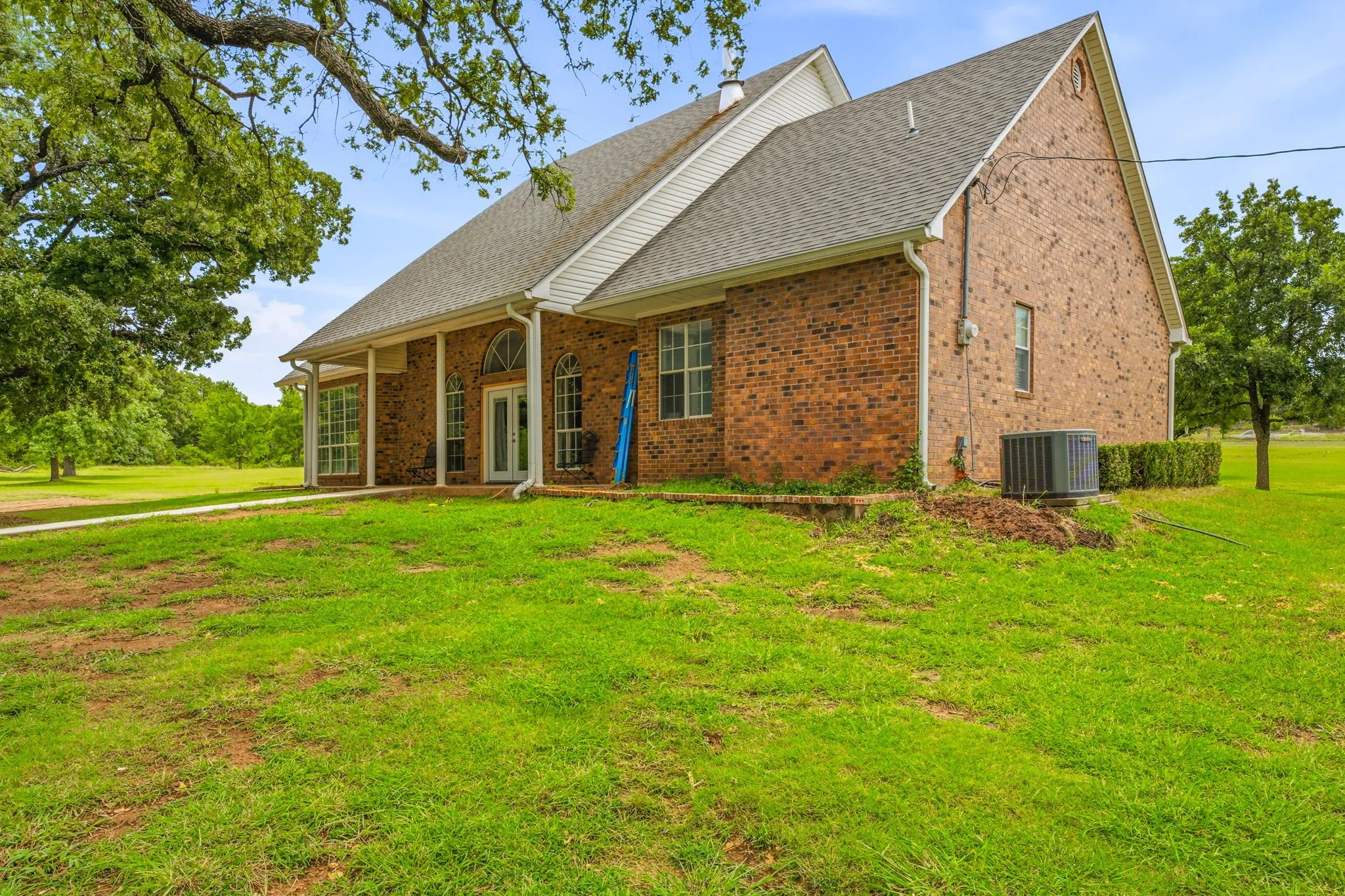 Single Family Residence For Sale in Erath County , 7835 N US Highway 377, Stephenville, Texas 76401, 4 Bedroom, 2 Bathroom, Garage spaces, 2,384 Sqft, built in 1994, mls#21334206, Real Estate Agent in Stephenville, Homes For Sale in Erath county, Homes For Sale in Stephenville, Realtor in Stephenville Texas, Real Estate Brokerage Independent Realty Texas, Luminita Cordes Realtor
