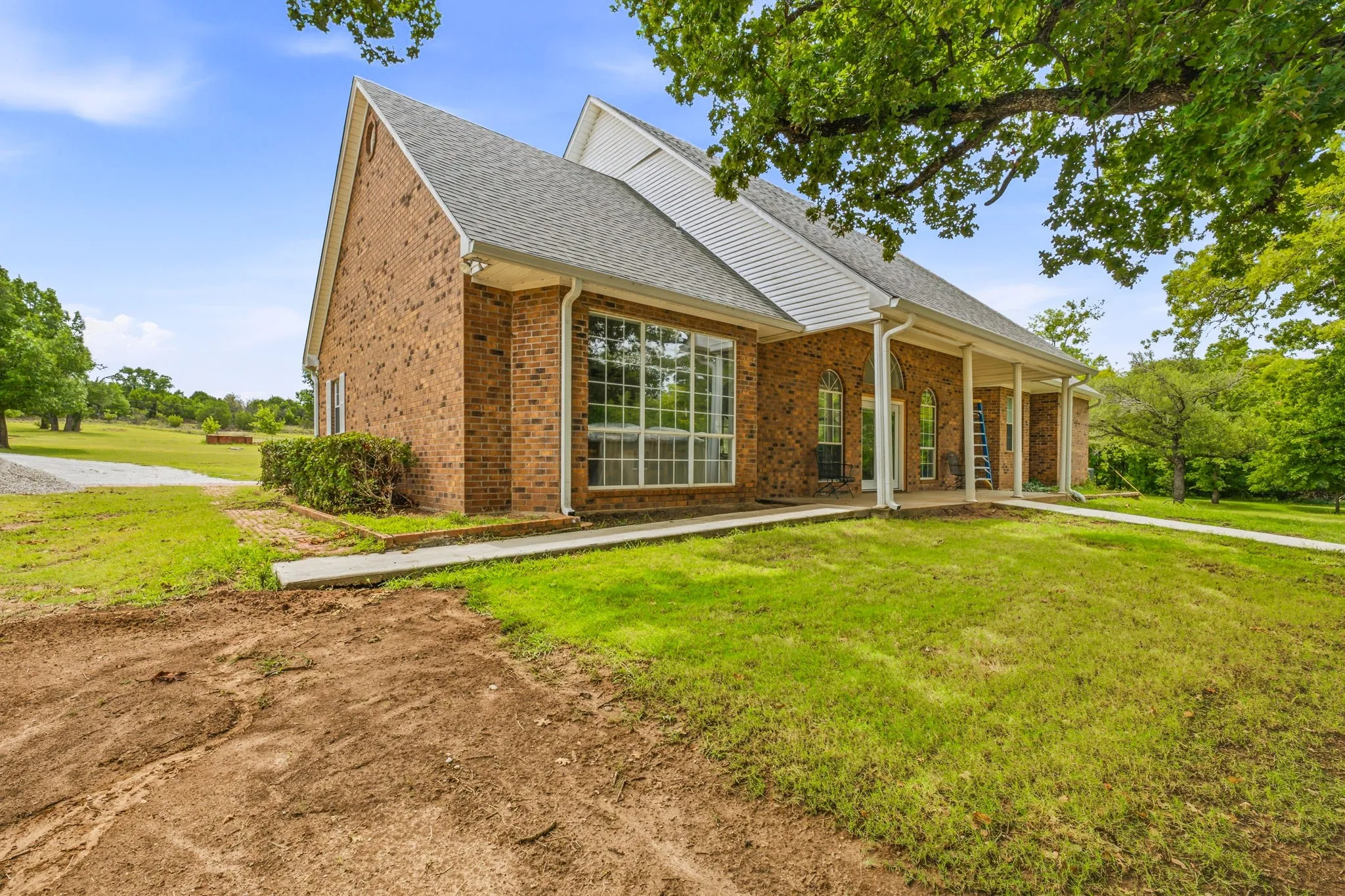 Single Family Residence For Sale in Erath County , 7835 N US Highway 377, Stephenville, Texas 76401, 4 Bedroom, 2 Bathroom, Garage spaces, 2,384 Sqft, built in 1994, mls#21334206, Real Estate Agent in Stephenville, Homes For Sale in Erath county, Homes For Sale in Stephenville, Realtor in Stephenville Texas, Real Estate Brokerage Independent Realty Texas, Luminita Cordes Realtor