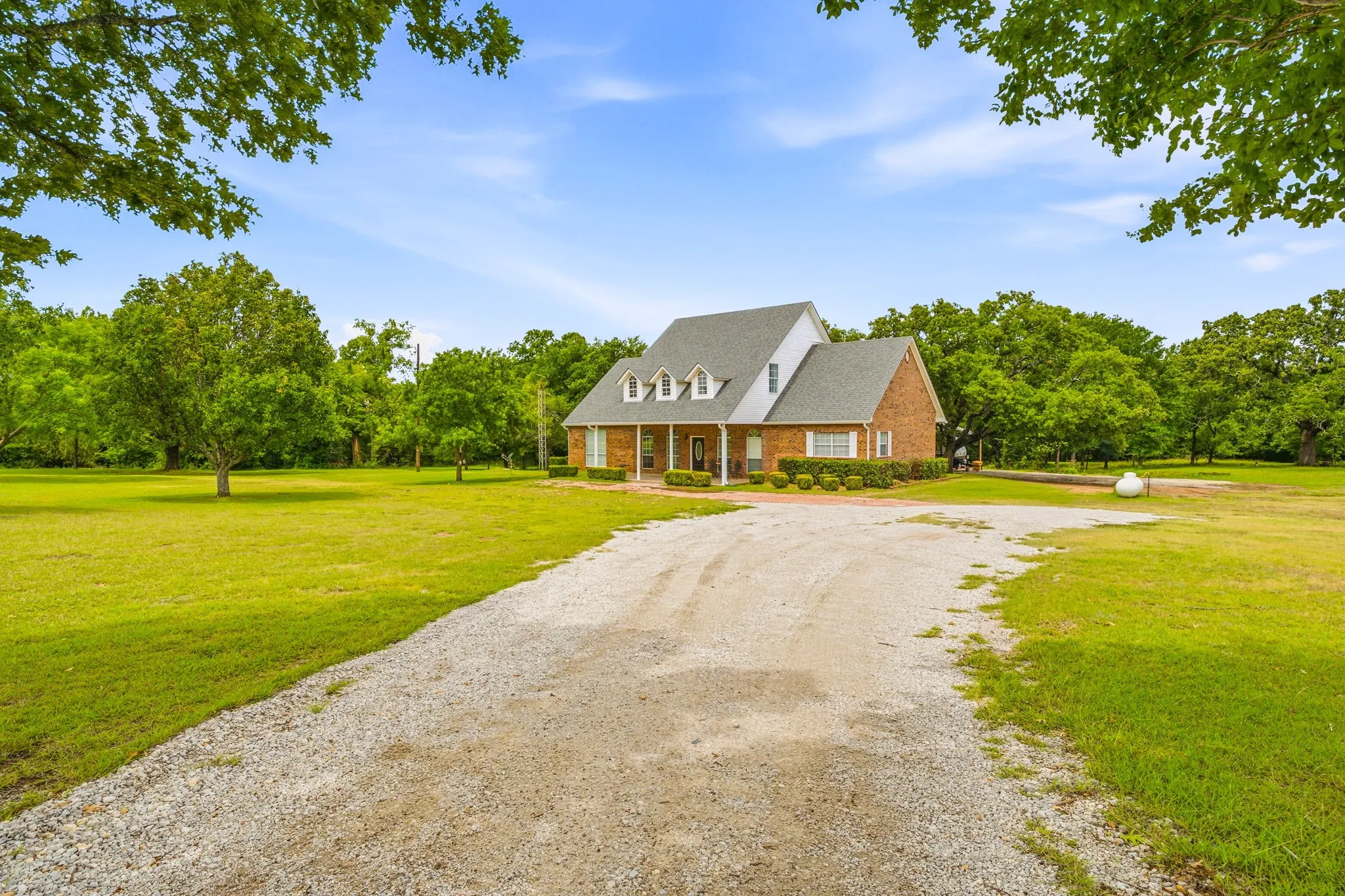 Single Family Residence For Sale in Erath County , 7835 N US Highway 377, Stephenville, Texas 76401, 4 Bedroom, 2 Bathroom, Garage spaces, 2,384 Sqft, built in 1994, mls#21334206, Real Estate Agent in Stephenville, Homes For Sale in Erath county, Homes For Sale in Stephenville, Realtor in Stephenville Texas, Real Estate Brokerage Independent Realty Texas, Luminita Cordes Realtor