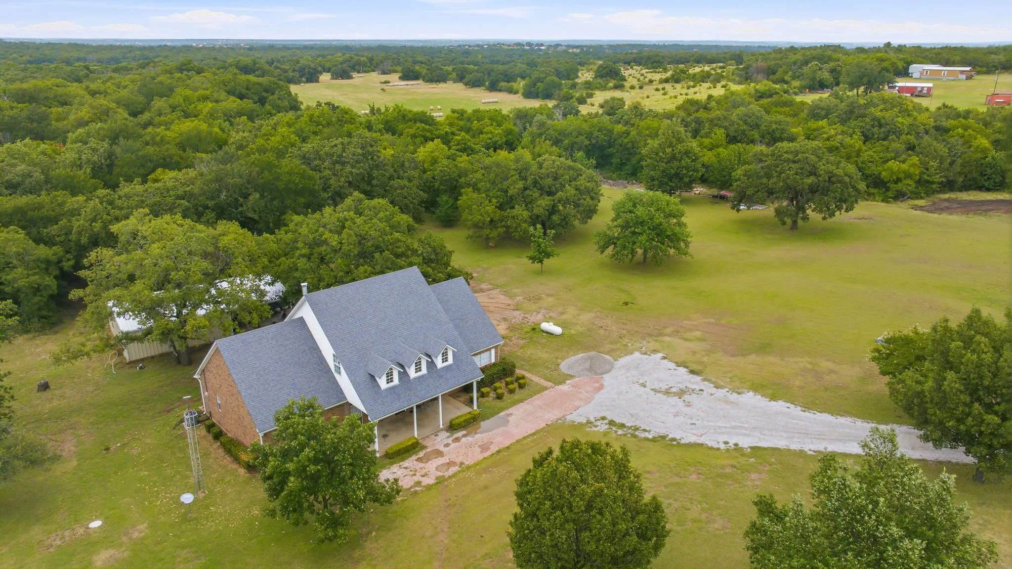 Single Family Residence For Sale in Erath County , 7835 N US Highway 377, Stephenville, Texas 76401, 4 Bedroom, 2 Bathroom, Garage spaces, 2,384 Sqft, built in 1994, mls#21334206, Real Estate Agent in Stephenville, Homes For Sale in Erath county, Homes For Sale in Stephenville, Realtor in Stephenville Texas, Real Estate Brokerage Independent Realty Texas, Luminita Cordes Realtor