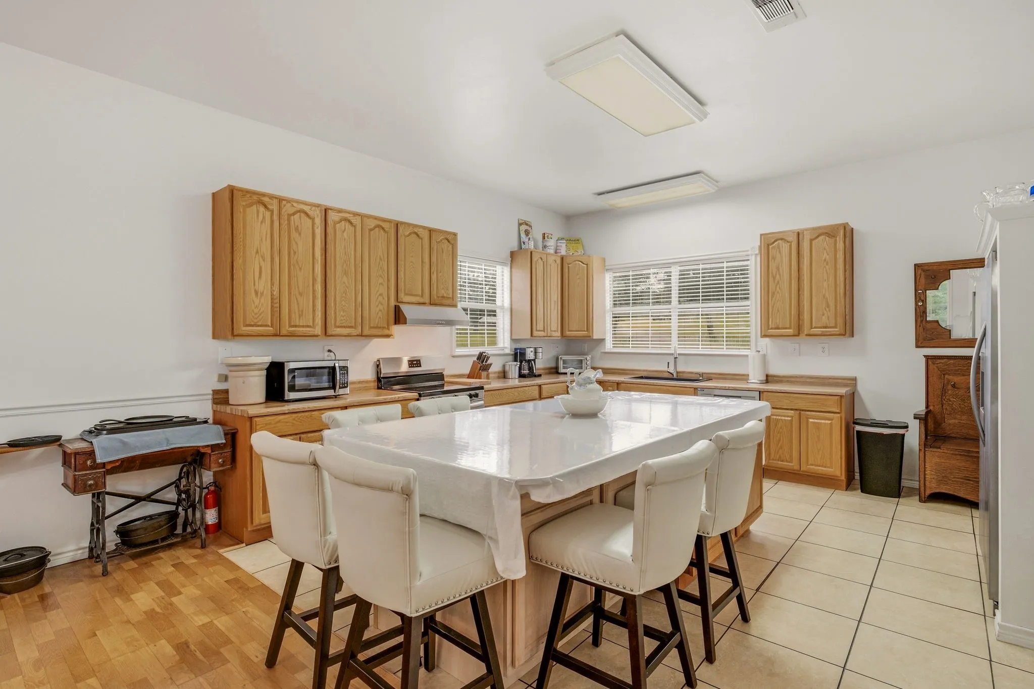 Single Family Residence For Sale in Erath County , 7835 N US Highway 377, Stephenville, Texas 76401, 4 Bedroom, 2 Bathroom, Garage spaces, 2,384 Sqft, built in 1994, mls#21334206, Real Estate Agent in Stephenville, Homes For Sale in Erath county, Homes For Sale in Stephenville, Realtor in Stephenville Texas, Real Estate Brokerage Independent Realty Texas, Luminita Cordes Realtor