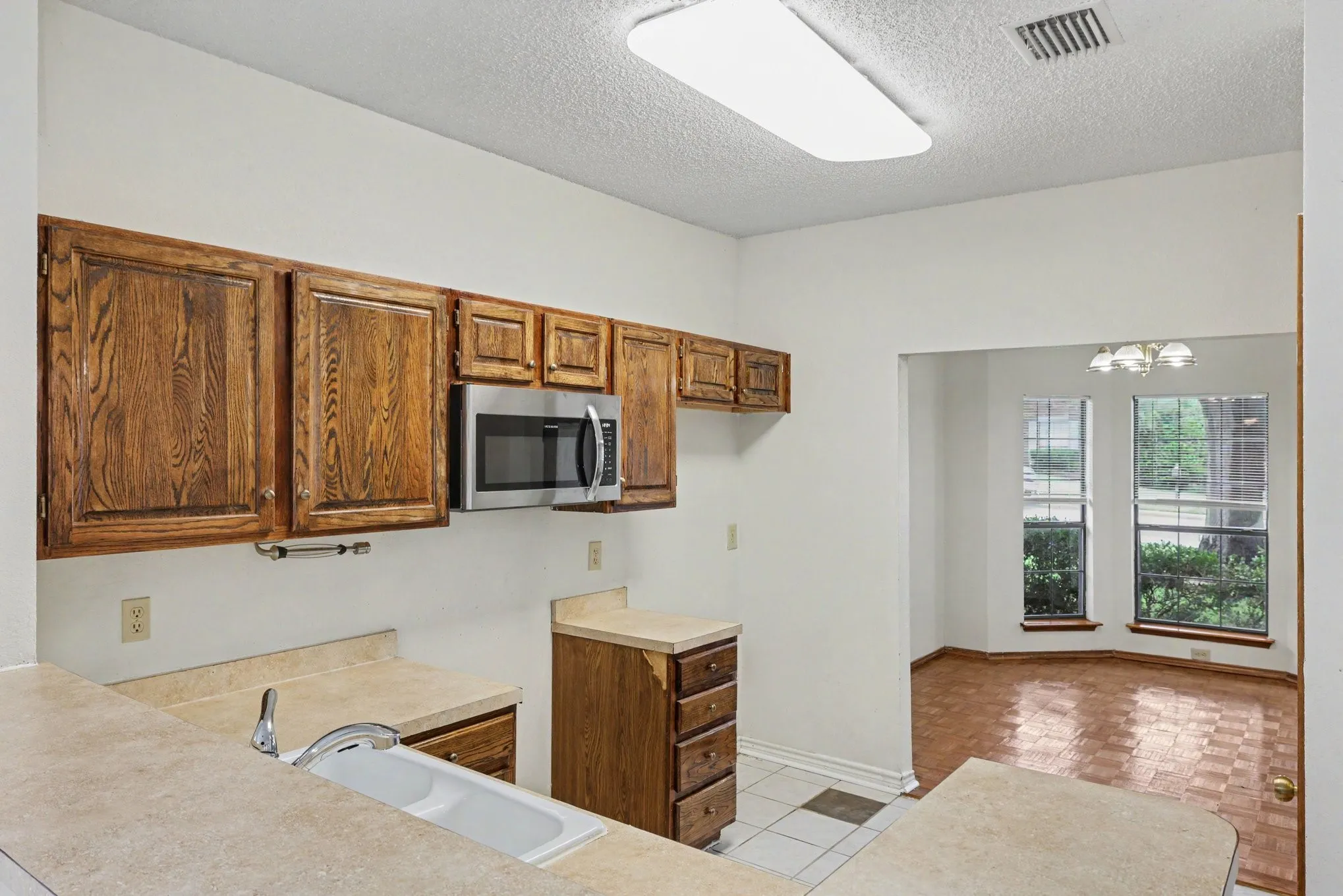 Single Family Residence For Sale in Dallas County , 1008 Primrose Street, Mesquite, Texas 75149, 3 Bedroom, 2 Bathroom, 2 Garage spaces, 1,868 Sqft, built in 1986, mls#21334115, Real Estate Agent in Mesquite, Homes For Sale in Dallas county, Homes For Sale in Mesquite, Realtor in Mesquite Texas, Real Estate Brokerage Independent Realty Texas, Luminita Cordes Realtor