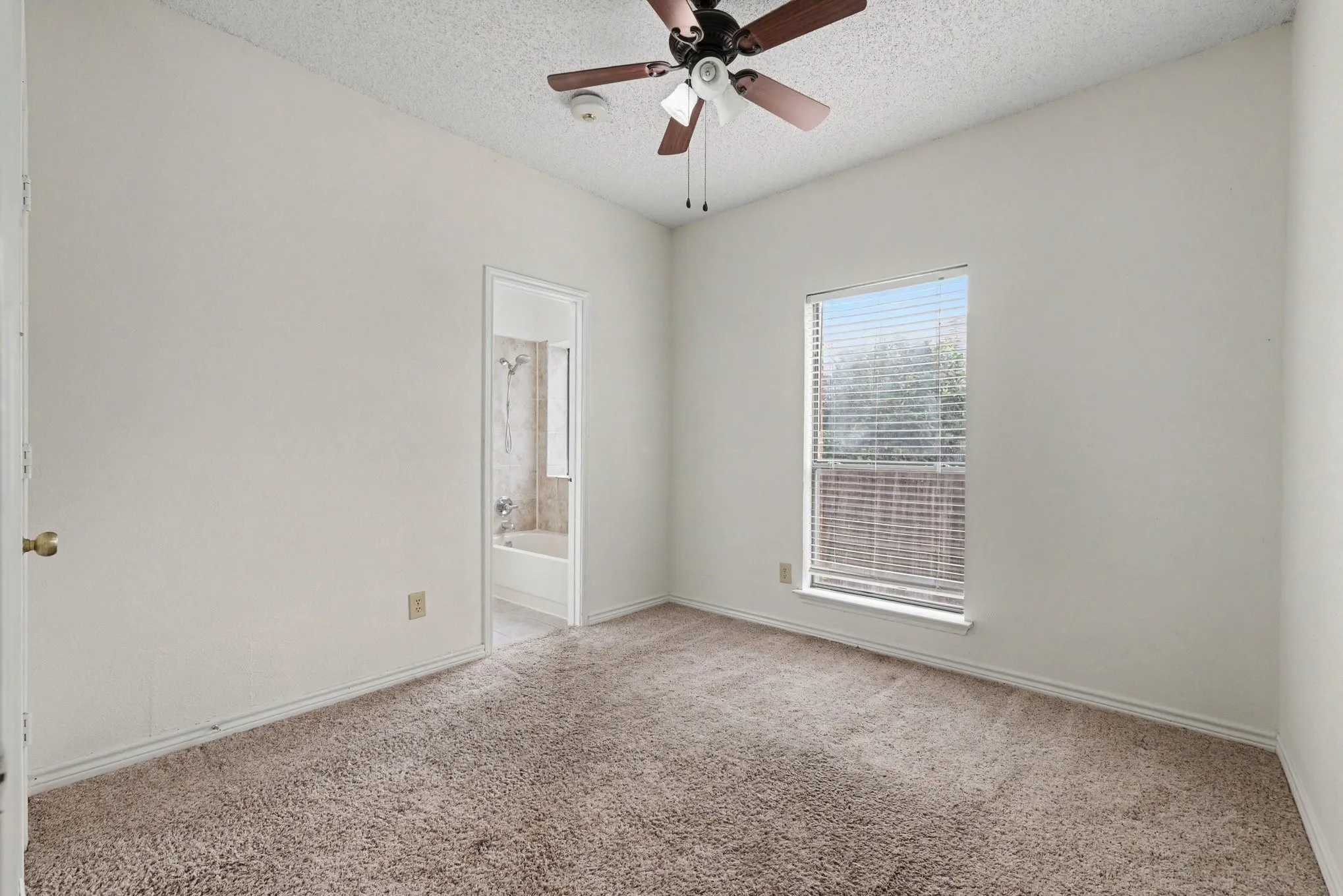 Single Family Residence For Sale in Dallas County , 1008 Primrose Street, Mesquite, Texas 75149, 3 Bedroom, 2 Bathroom, 2 Garage spaces, 1,868 Sqft, built in 1986, mls#21334115, Real Estate Agent in Mesquite, Homes For Sale in Dallas county, Homes For Sale in Mesquite, Realtor in Mesquite Texas, Real Estate Brokerage Independent Realty Texas, Luminita Cordes Realtor