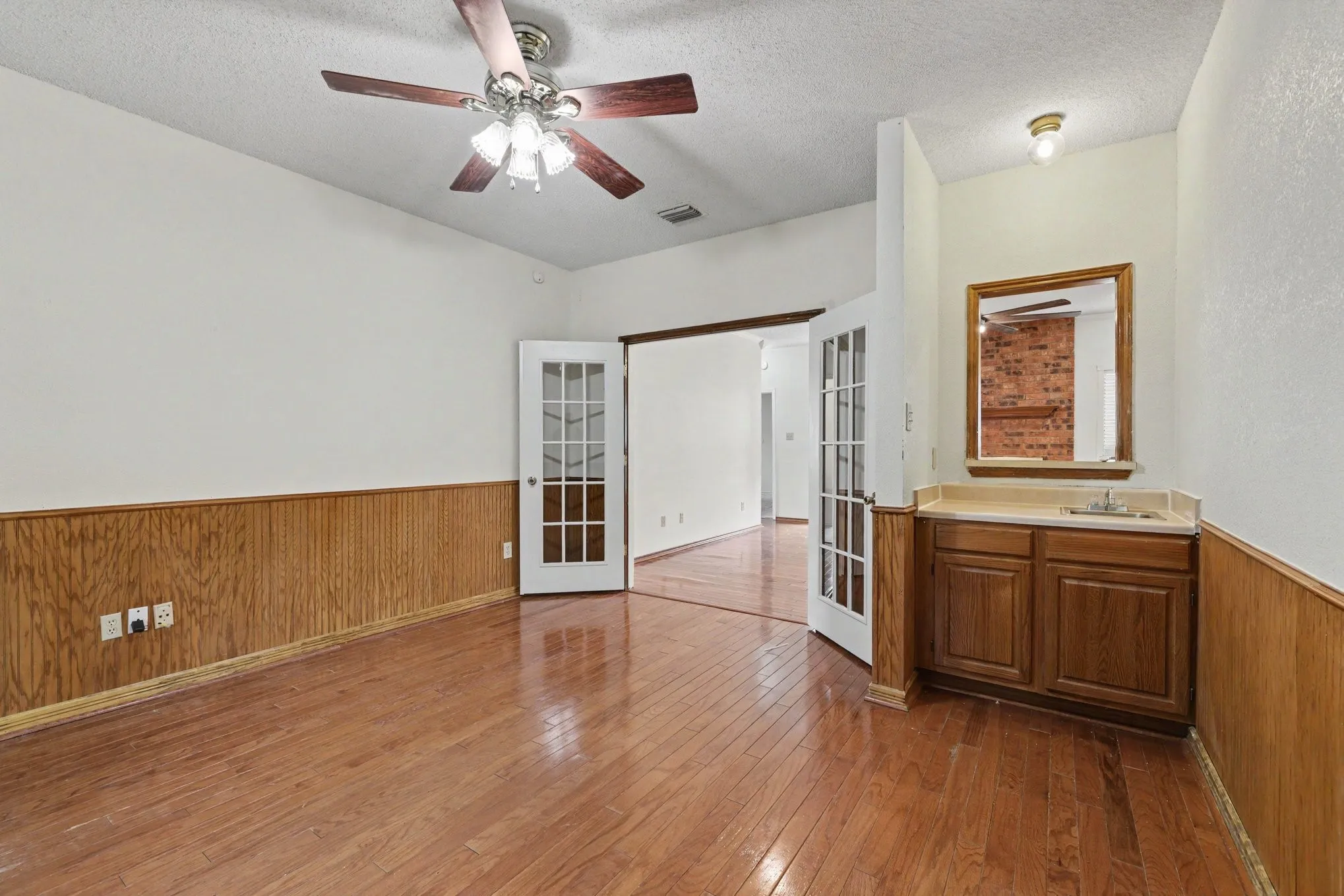 Single Family Residence For Sale in Dallas County , 1008 Primrose Street, Mesquite, Texas 75149, 3 Bedroom, 2 Bathroom, 2 Garage spaces, 1,868 Sqft, built in 1986, mls#21334115, Real Estate Agent in Mesquite, Homes For Sale in Dallas county, Homes For Sale in Mesquite, Realtor in Mesquite Texas, Real Estate Brokerage Independent Realty Texas, Luminita Cordes Realtor