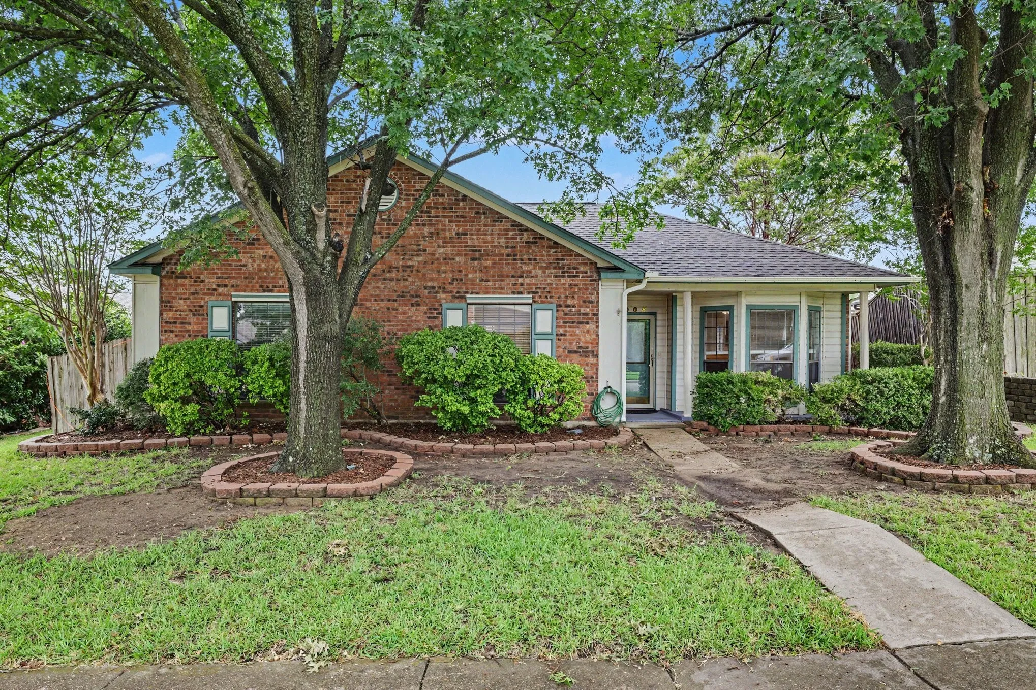Single Family Residence For Sale in Dallas County , 1008 Primrose Street, Mesquite, Texas 75149, 3 Bedroom, 2 Bathroom, 2 Garage spaces, 1,868 Sqft, built in 1986, mls#21334115, Real Estate Agent in Mesquite, Homes For Sale in Dallas county, Homes For Sale in Mesquite, Realtor in Mesquite Texas, Real Estate Brokerage Independent Realty Texas, Luminita Cordes Realtor