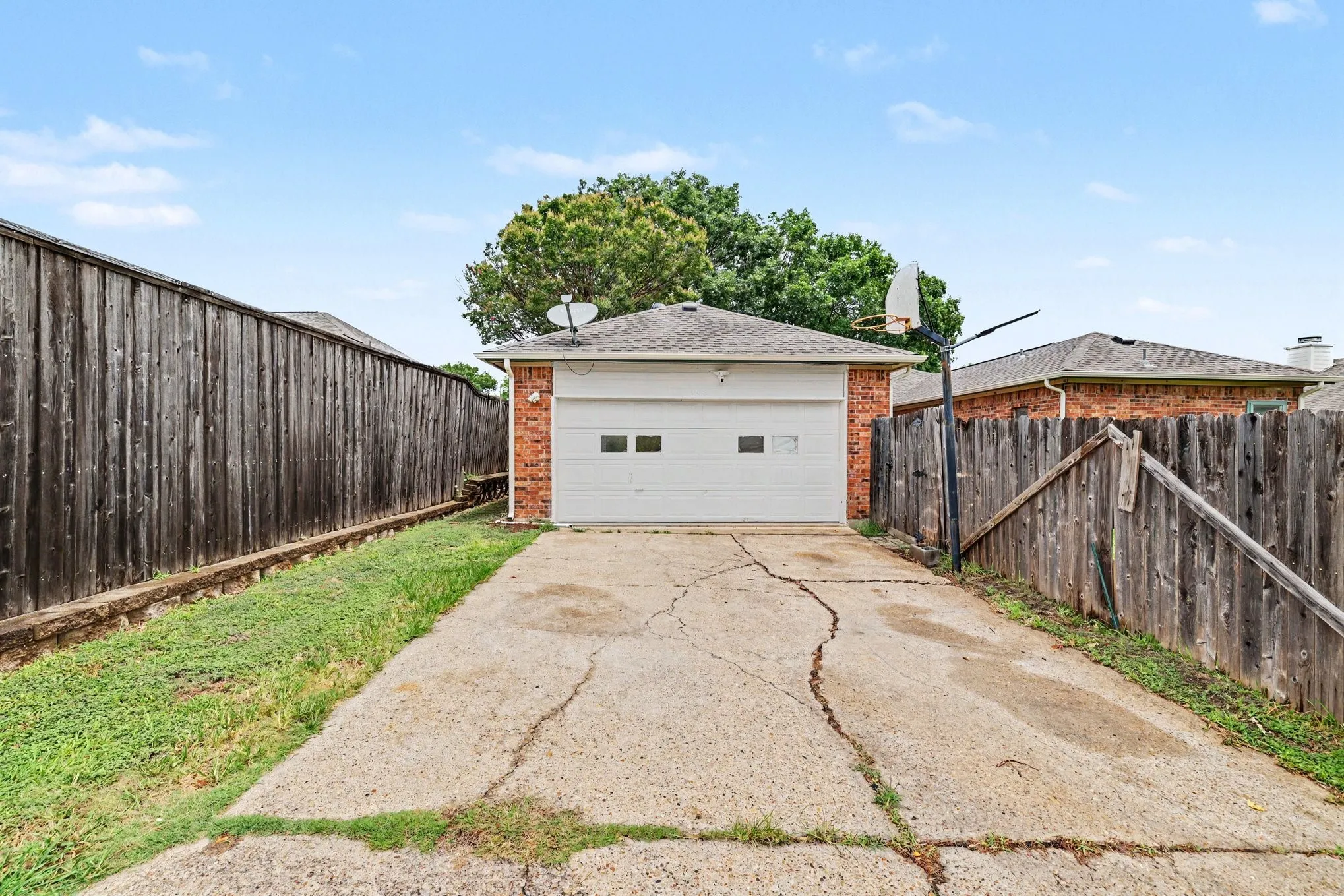 Single Family Residence For Sale in Dallas County , 1008 Primrose Street, Mesquite, Texas 75149, 3 Bedroom, 2 Bathroom, 2 Garage spaces, 1,868 Sqft, built in 1986, mls#21334115, Real Estate Agent in Mesquite, Homes For Sale in Dallas county, Homes For Sale in Mesquite, Realtor in Mesquite Texas, Real Estate Brokerage Independent Realty Texas, Luminita Cordes Realtor