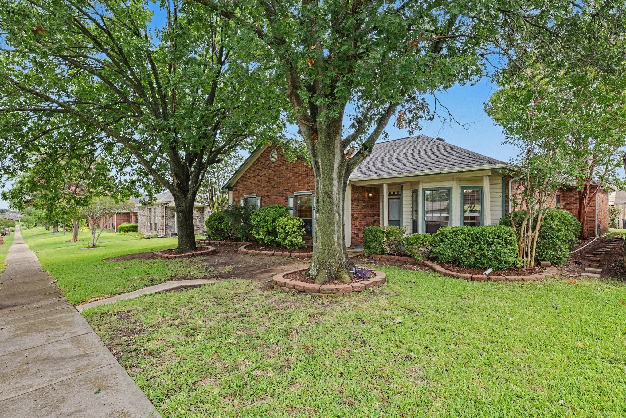 Single Family Residence For Sale in Dallas County , 1008 Primrose Street, Mesquite, Texas 75149, 3 Bedroom, 2 Bathroom, 2 Garage spaces, 1,868 Sqft, built in 1986, mls#21334115, Real Estate Agent in Mesquite, Homes For Sale in Dallas county, Homes For Sale in Mesquite, Realtor in Mesquite Texas, Real Estate Brokerage Independent Realty Texas, Luminita Cordes Realtor