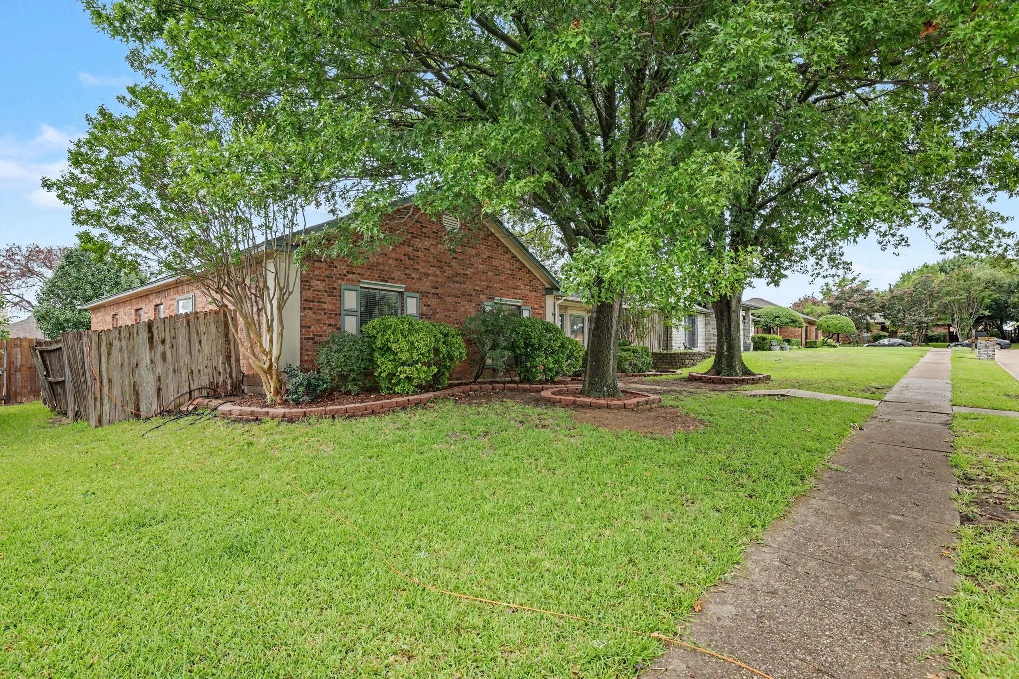 Single Family Residence For Sale in Dallas County , 1008 Primrose Street, Mesquite, Texas 75149, 3 Bedroom, 2 Bathroom, 2 Garage spaces, 1,868 Sqft, built in 1986, mls#21334115, Real Estate Agent in Mesquite, Homes For Sale in Dallas county, Homes For Sale in Mesquite, Realtor in Mesquite Texas, Real Estate Brokerage Independent Realty Texas, Luminita Cordes Realtor