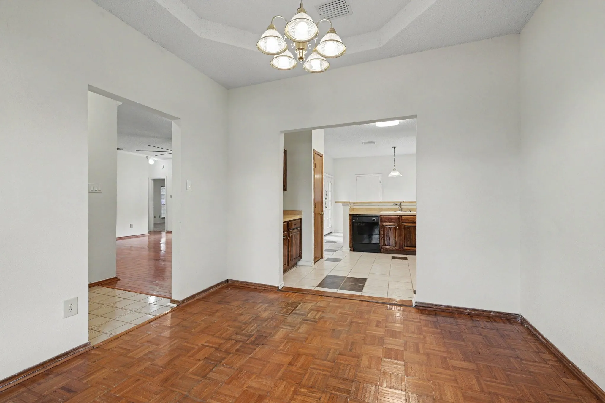 Single Family Residence For Sale in Dallas County , 1008 Primrose Street, Mesquite, Texas 75149, 3 Bedroom, 2 Bathroom, 2 Garage spaces, 1,868 Sqft, built in 1986, mls#21334115, Real Estate Agent in Mesquite, Homes For Sale in Dallas county, Homes For Sale in Mesquite, Realtor in Mesquite Texas, Real Estate Brokerage Independent Realty Texas, Luminita Cordes Realtor