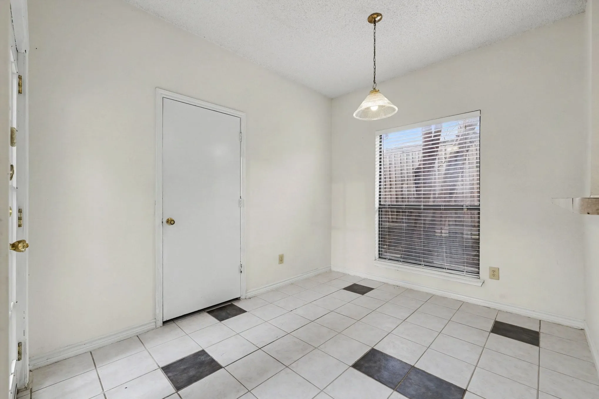 Single Family Residence For Sale in Dallas County , 1008 Primrose Street, Mesquite, Texas 75149, 3 Bedroom, 2 Bathroom, 2 Garage spaces, 1,868 Sqft, built in 1986, mls#21334115, Real Estate Agent in Mesquite, Homes For Sale in Dallas county, Homes For Sale in Mesquite, Realtor in Mesquite Texas, Real Estate Brokerage Independent Realty Texas, Luminita Cordes Realtor