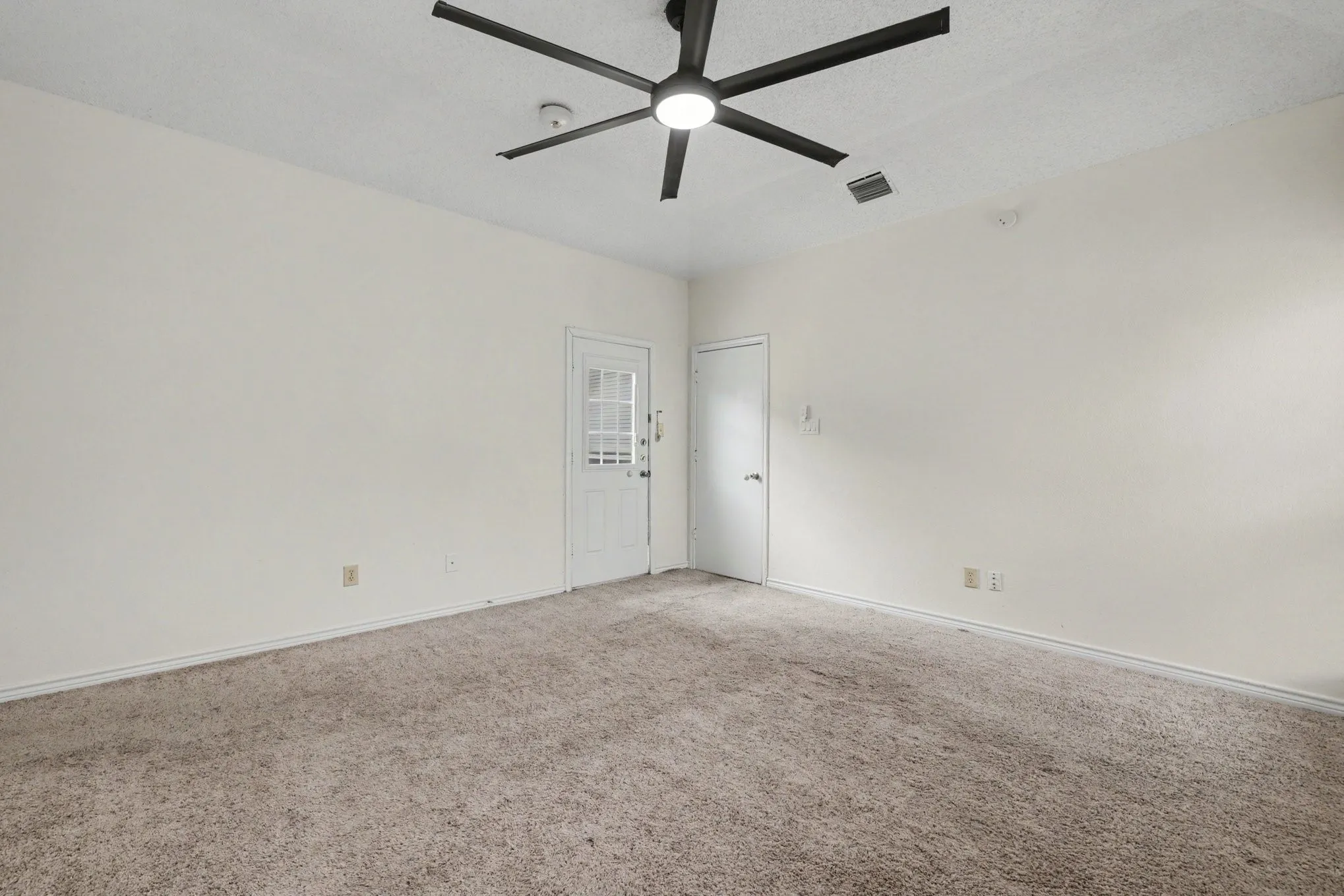 Single Family Residence For Sale in Dallas County , 1008 Primrose Street, Mesquite, Texas 75149, 3 Bedroom, 2 Bathroom, 2 Garage spaces, 1,868 Sqft, built in 1986, mls#21334115, Real Estate Agent in Mesquite, Homes For Sale in Dallas county, Homes For Sale in Mesquite, Realtor in Mesquite Texas, Real Estate Brokerage Independent Realty Texas, Luminita Cordes Realtor